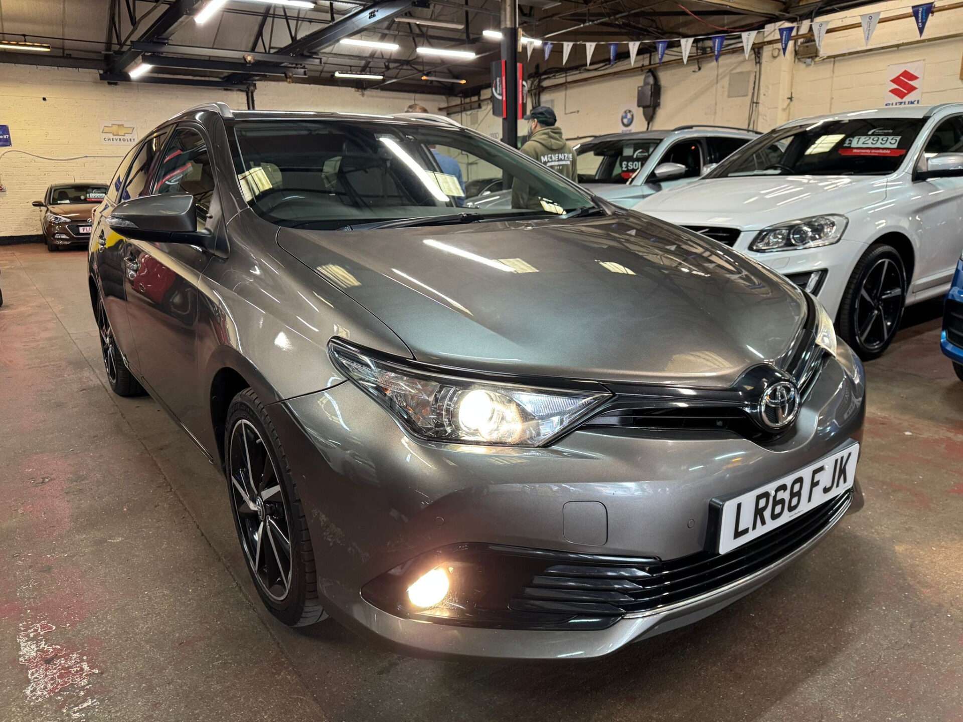 A 2018 TOYOTA AURIS VVT-I DESIGN TOURING SPORTS A 2018 TOYOTA AURIS VVT-I DESIGN TOURING SPORTS