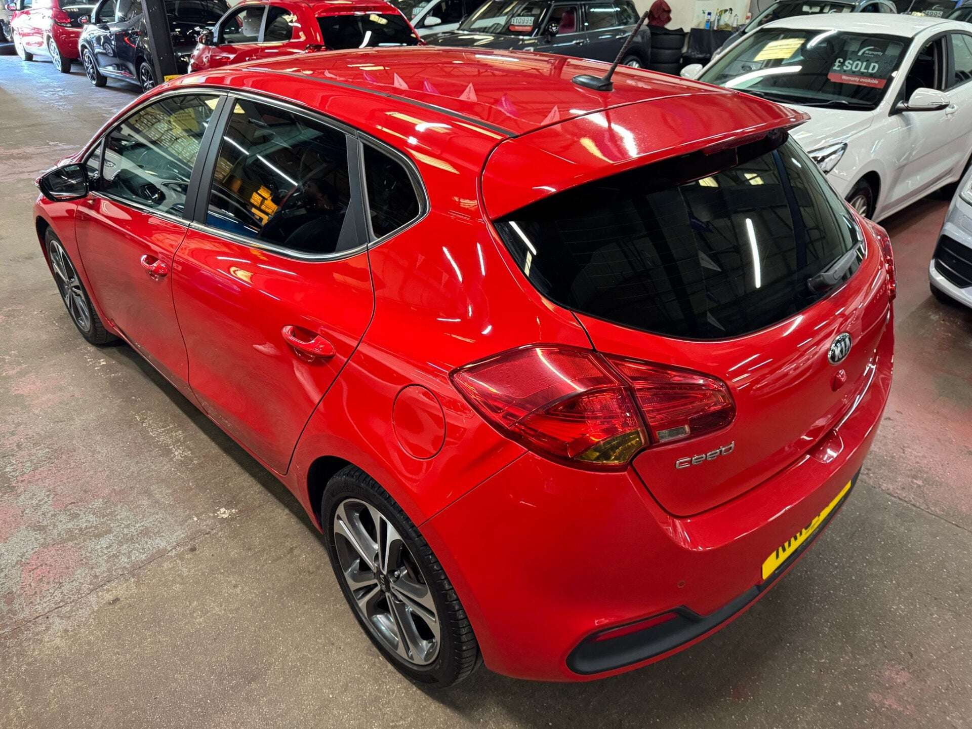 A 2015 KIA CEED CRDI 4 ECODYNAMICS A 2015 KIA CEED CRDI 4 ECODYNAMICS