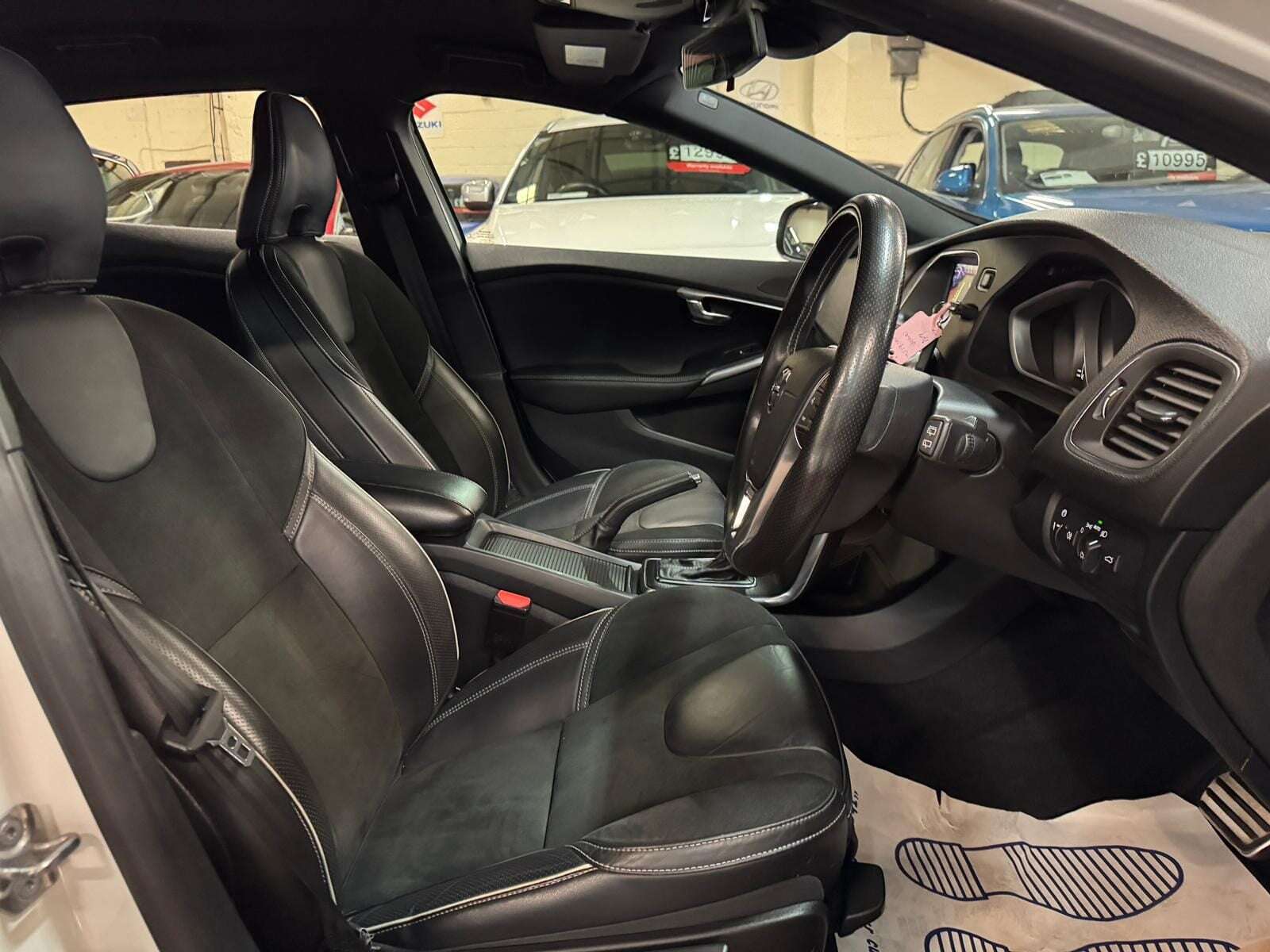 2019 VOLVO V40 2019 VOLVO V40