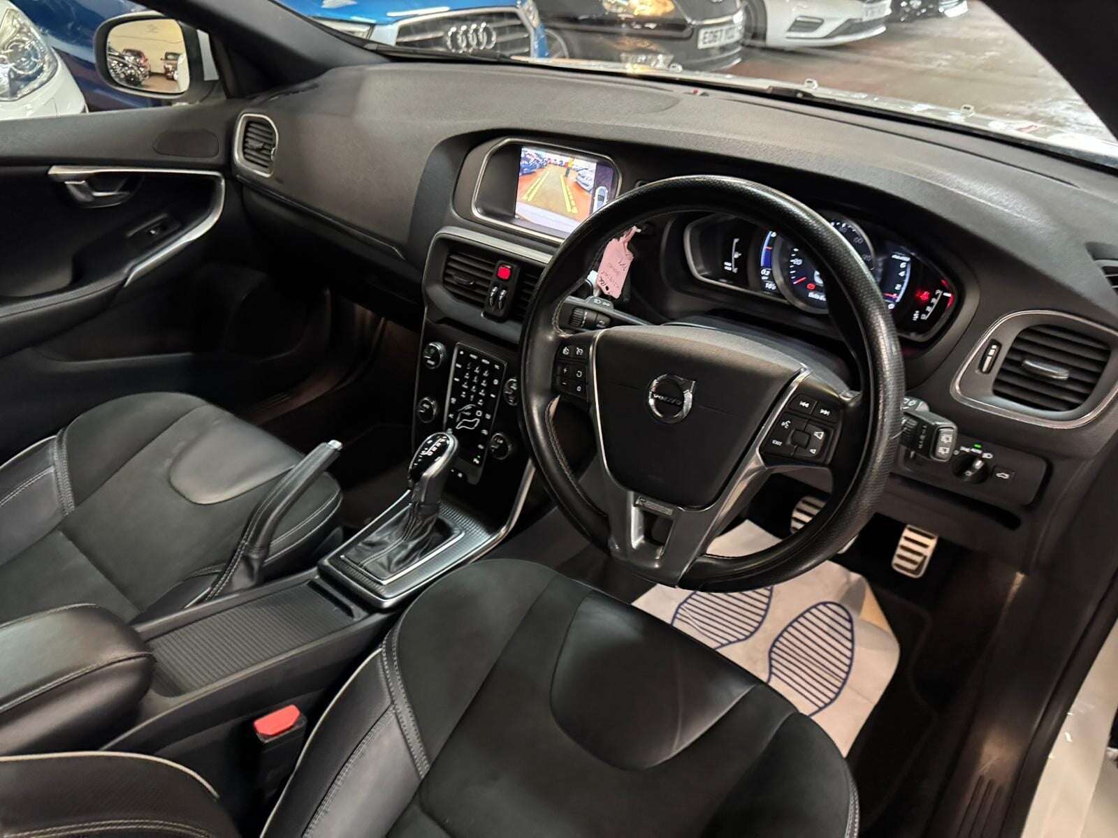 2019 VOLVO V40 2019 VOLVO V40