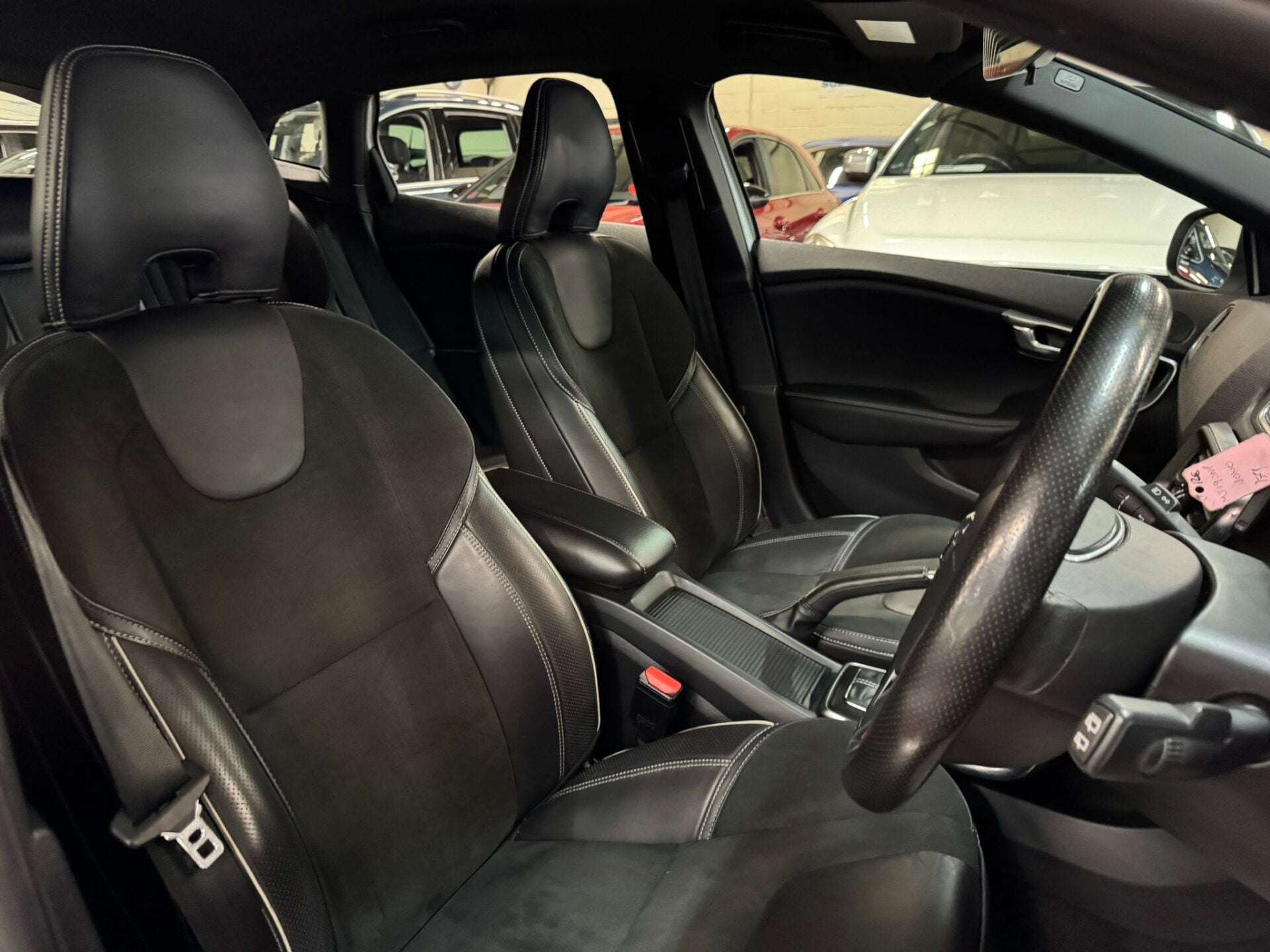 2019 VOLVO V40 2019 VOLVO V40