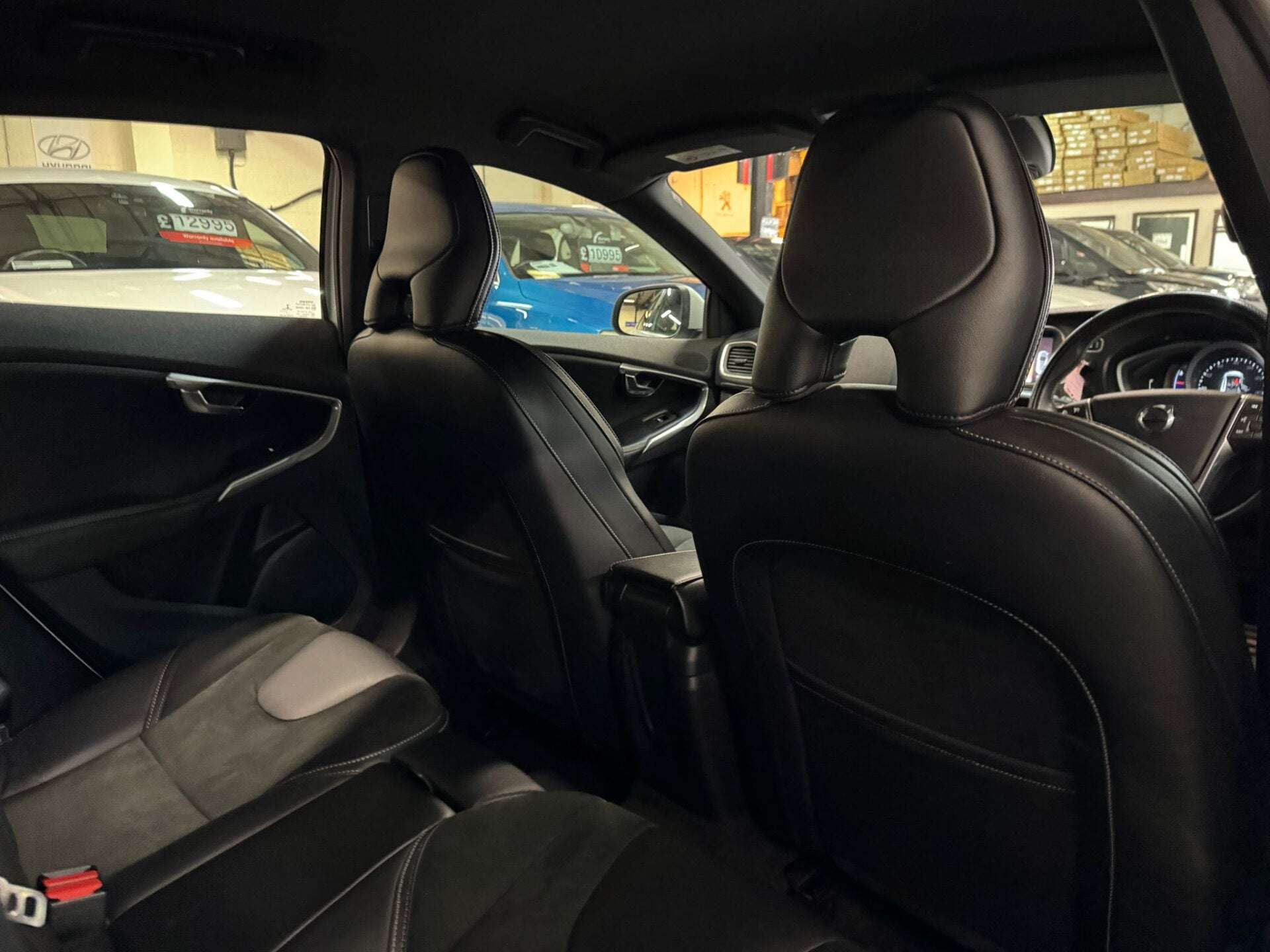 2019 VOLVO V40 2019 VOLVO V40