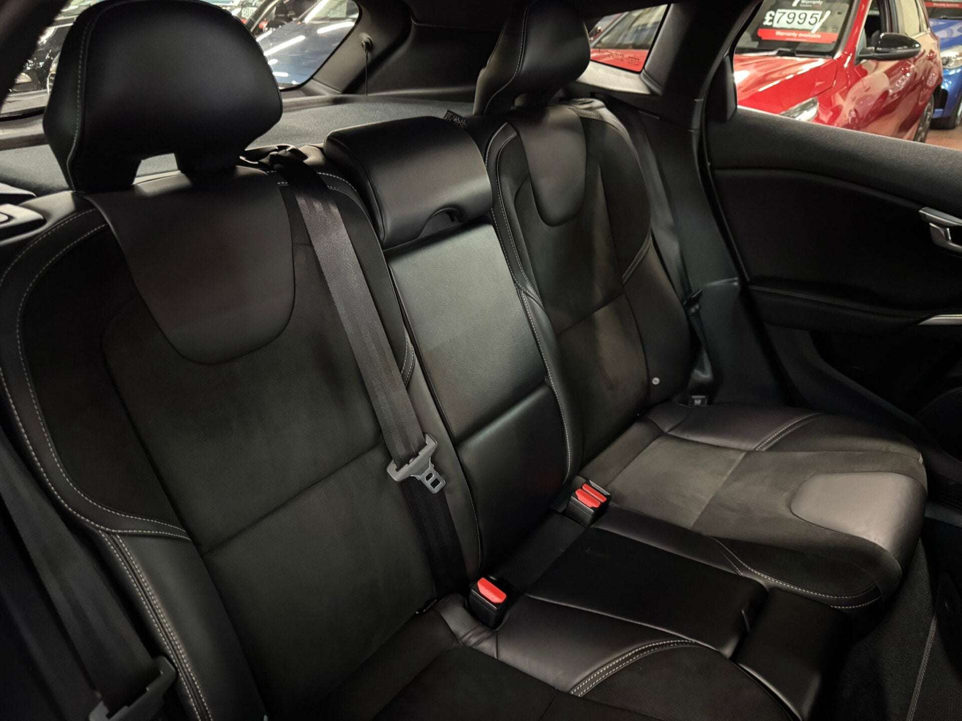 2019 VOLVO V40 2019 VOLVO V40