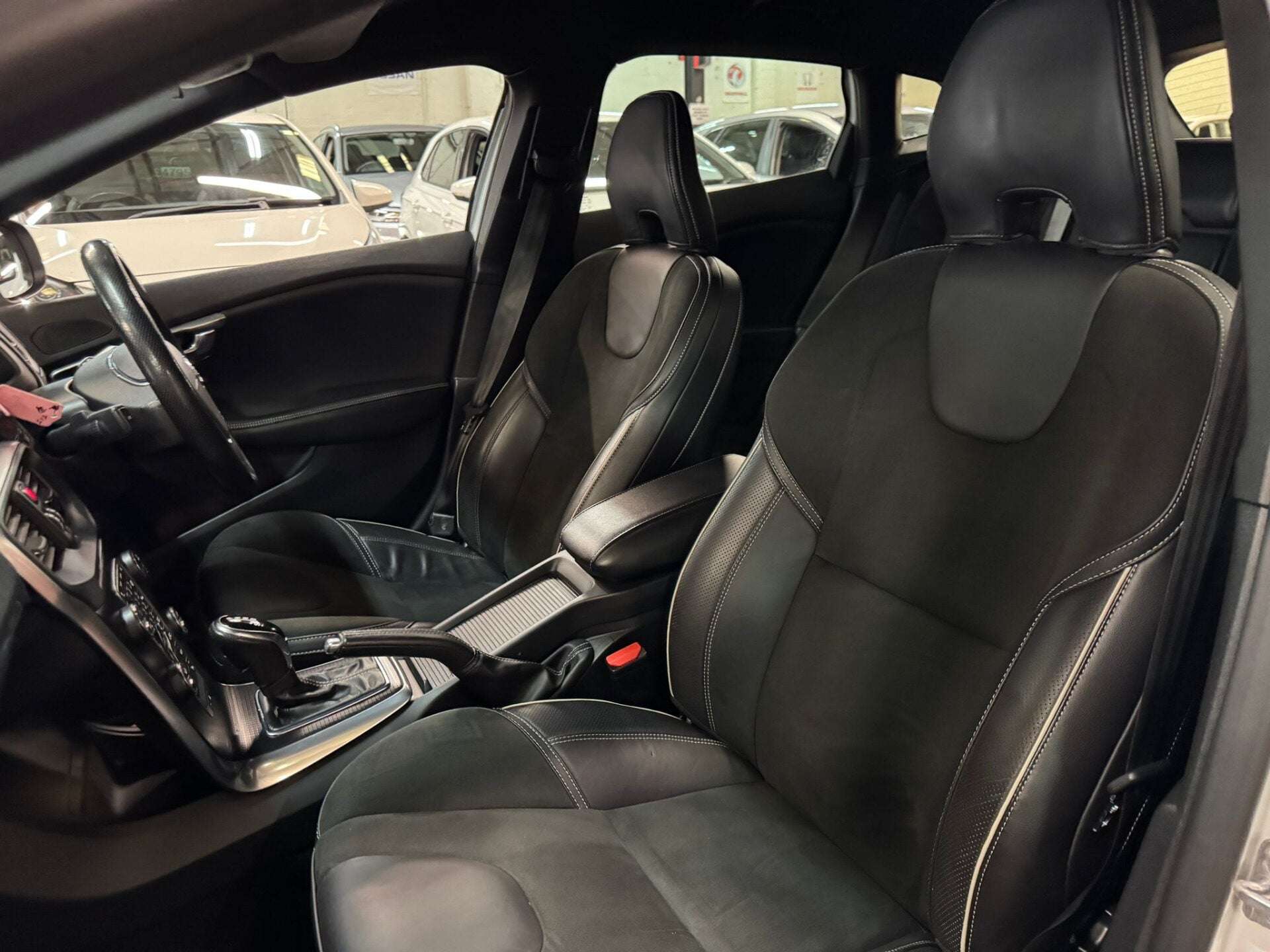 2019 VOLVO V40 2019 VOLVO V40