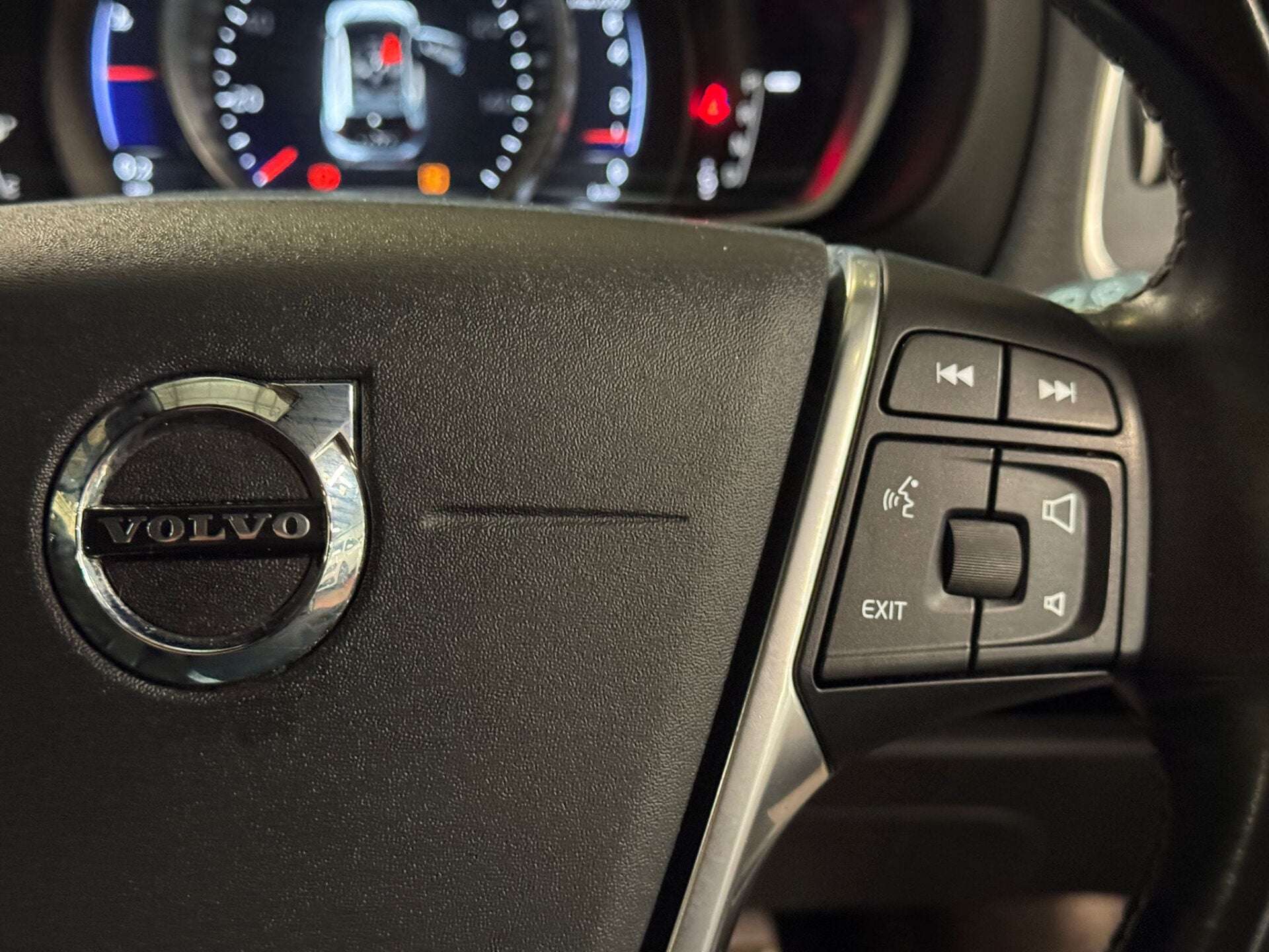 2019 VOLVO V40 2019 VOLVO V40