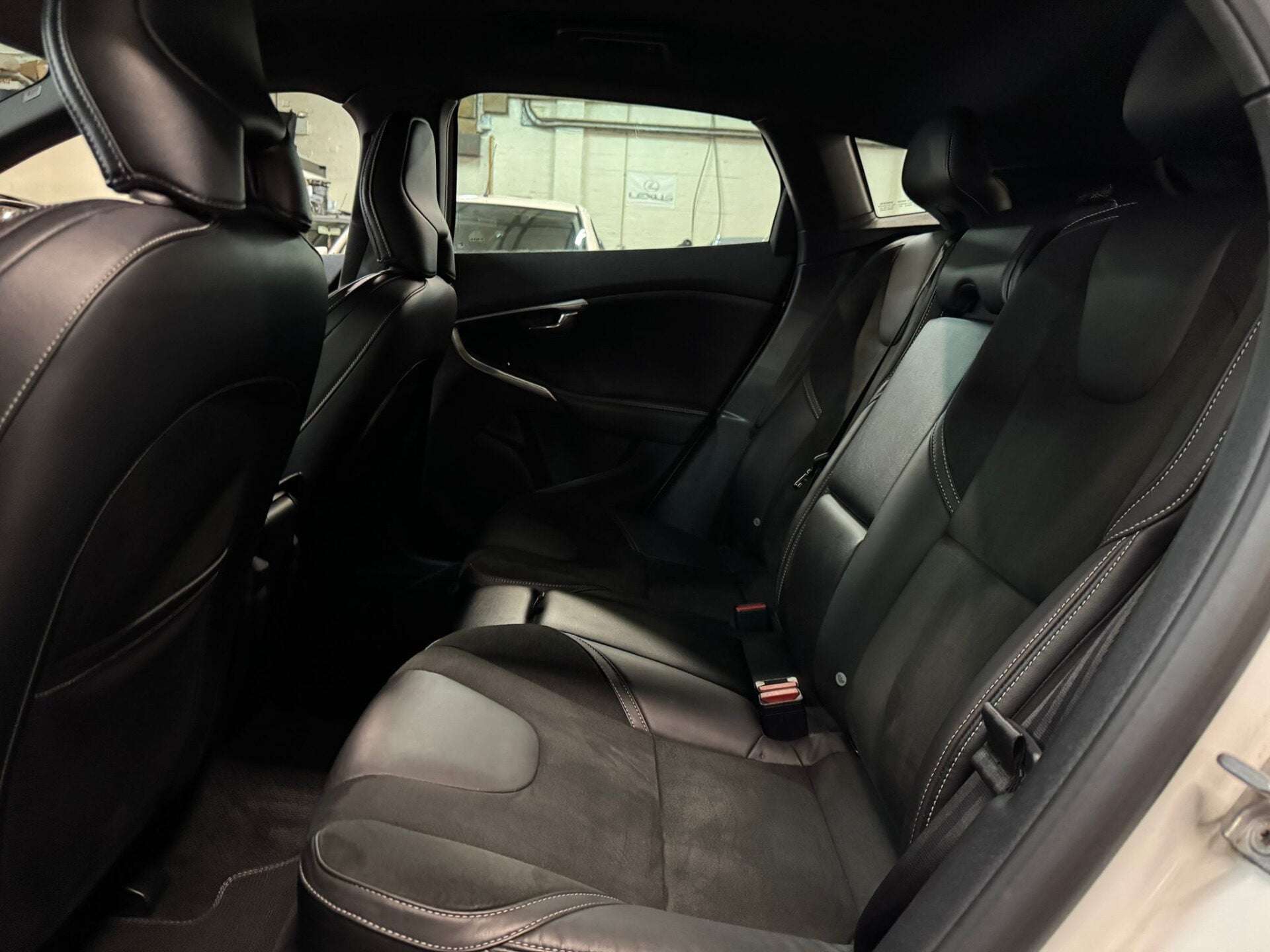 2019 VOLVO V40 2019 VOLVO V40