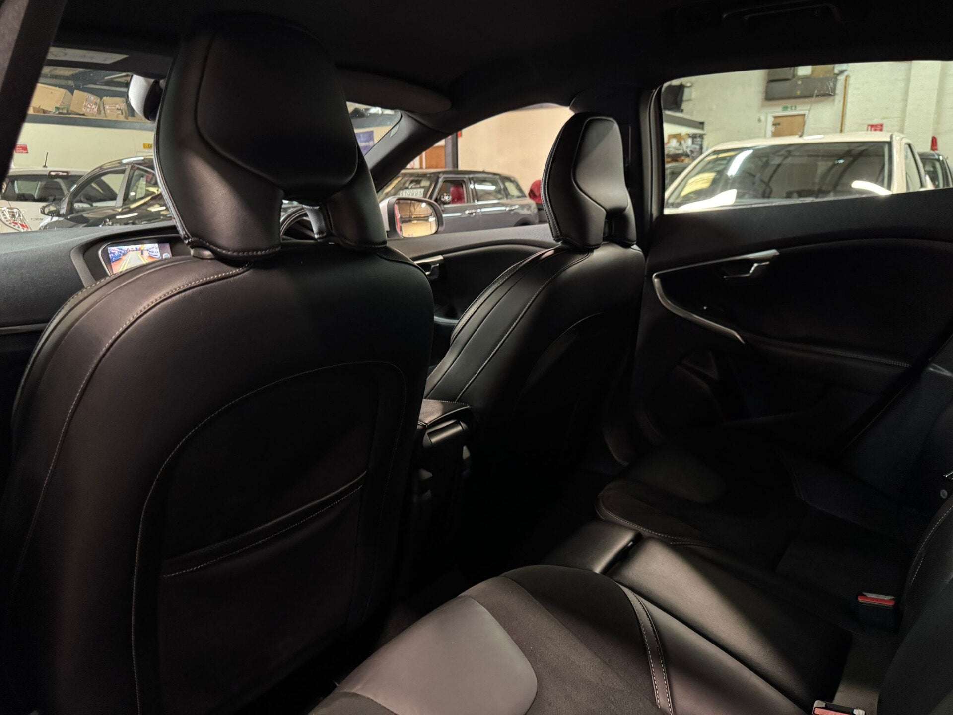 2019 VOLVO V40 2019 VOLVO V40
