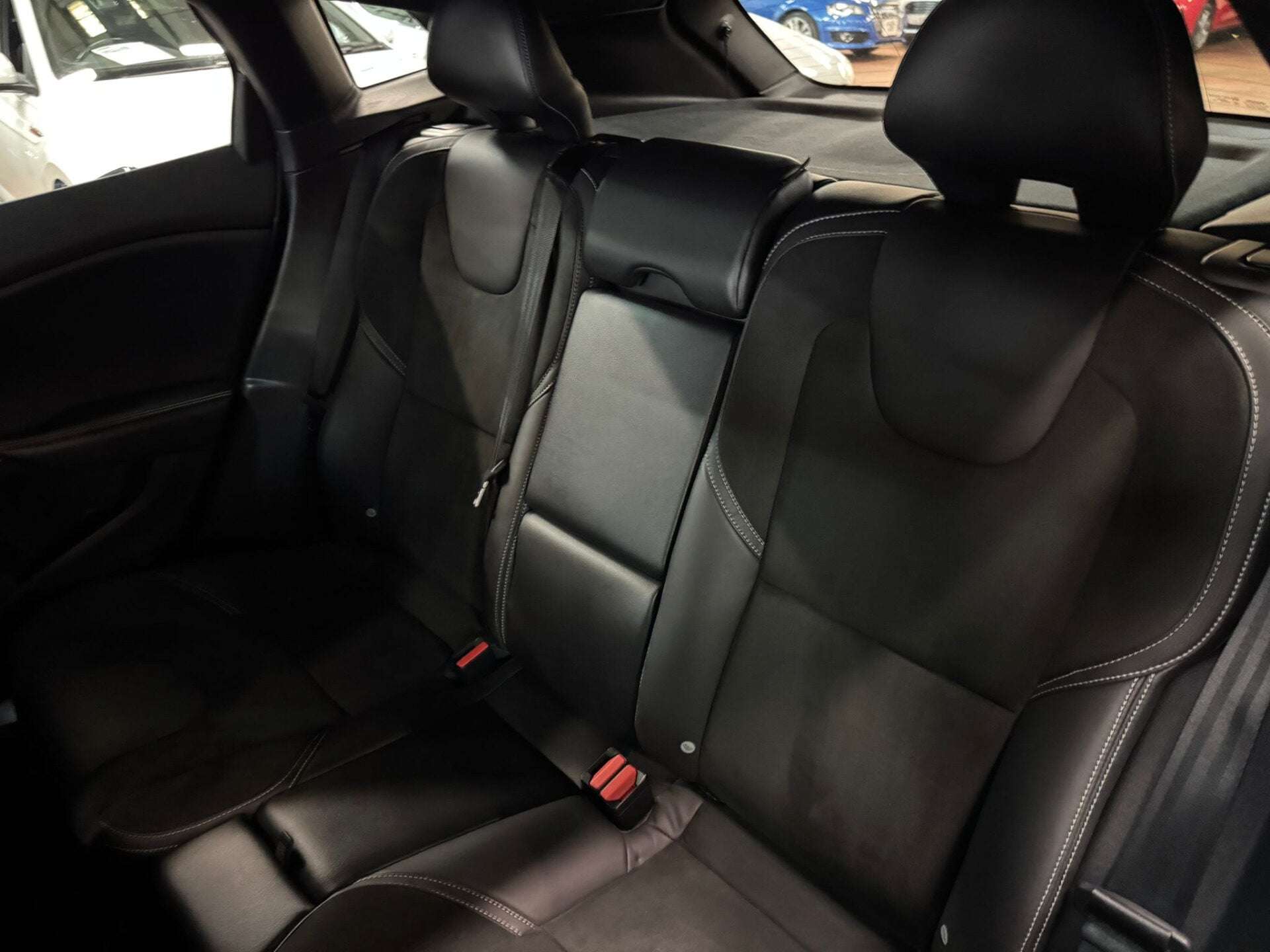 2019 VOLVO V40 2019 VOLVO V40