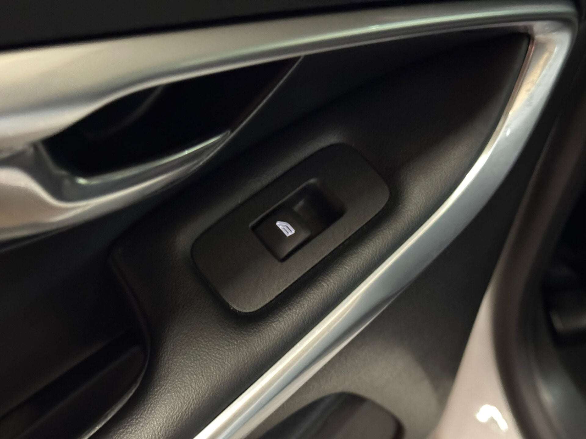 2019 VOLVO V40 2019 VOLVO V40