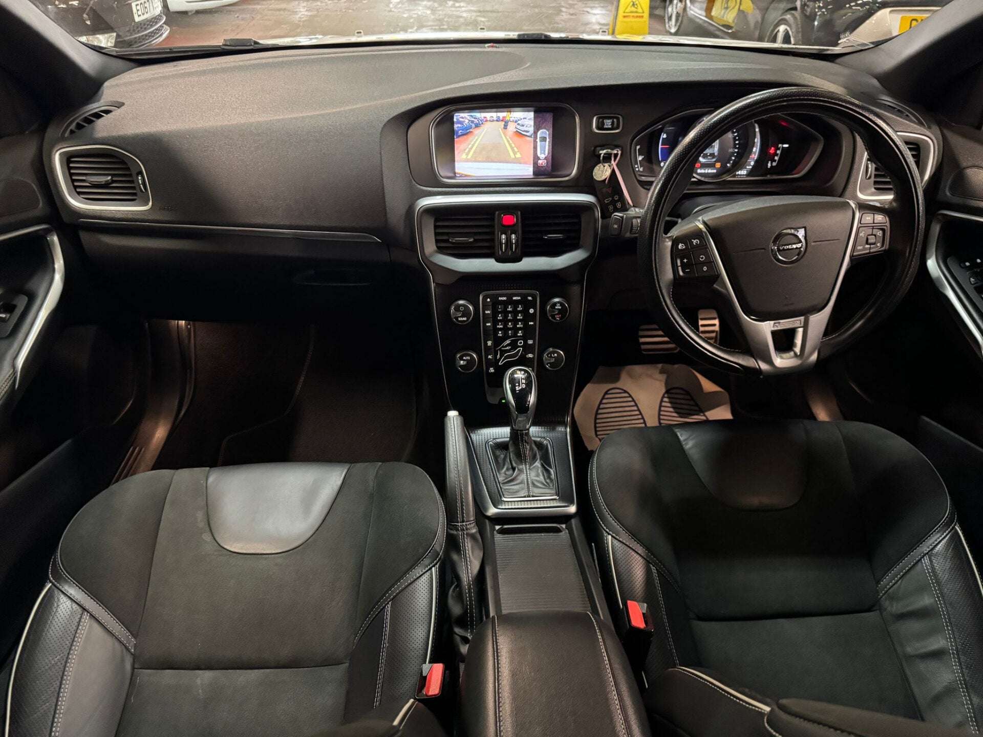 2019 VOLVO V40 2019 VOLVO V40