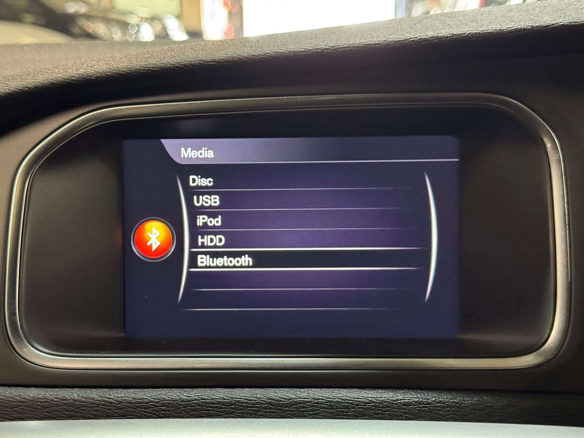 2019 VOLVO V40 2019 VOLVO V40