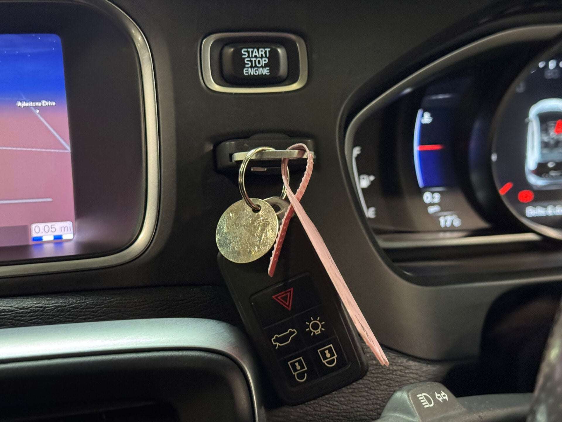 2019 VOLVO V40 2019 VOLVO V40