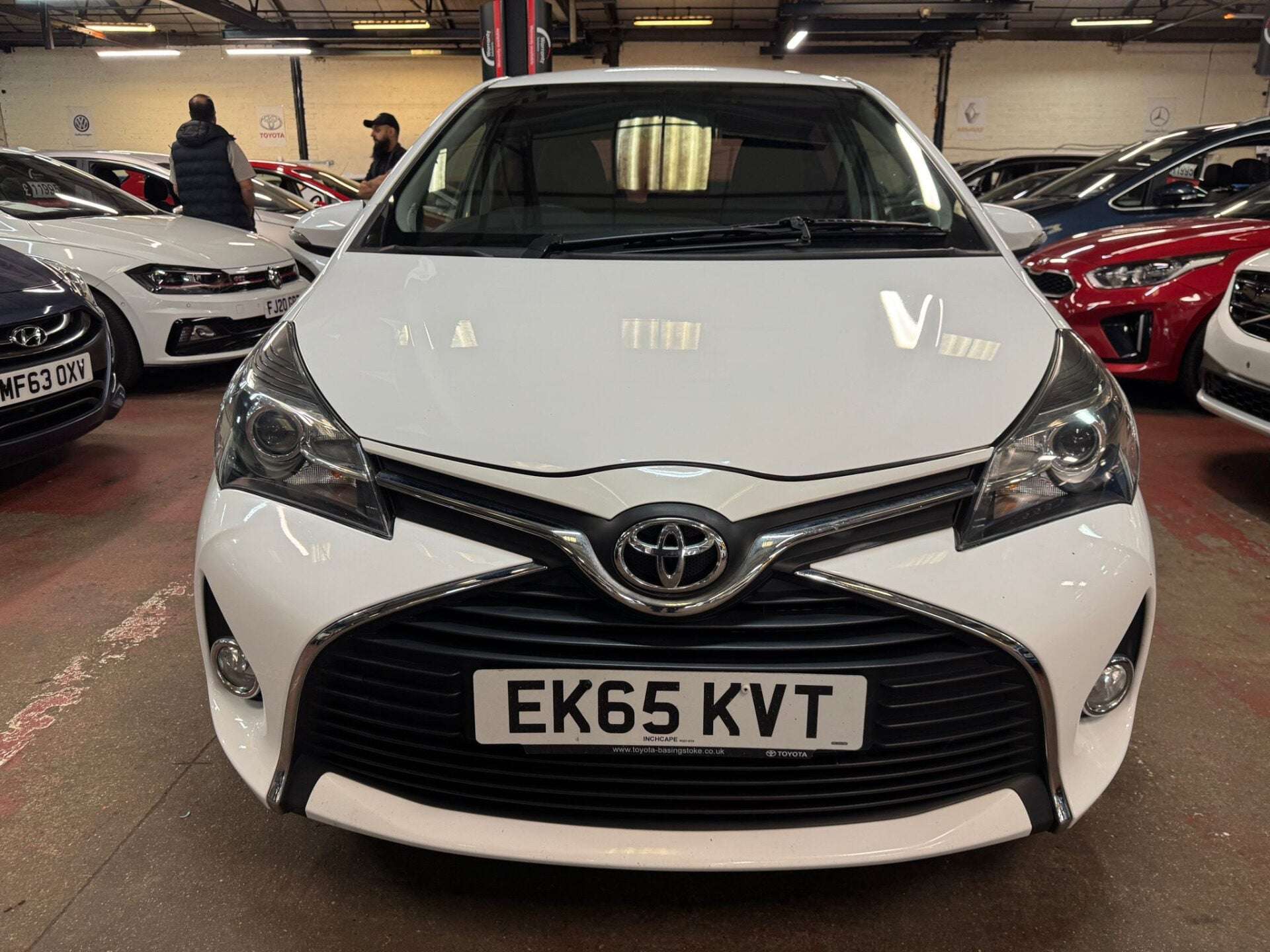 A 2015 TOYOTA YARIS VVT-I ICON A 2015 TOYOTA YARIS VVT-I ICON