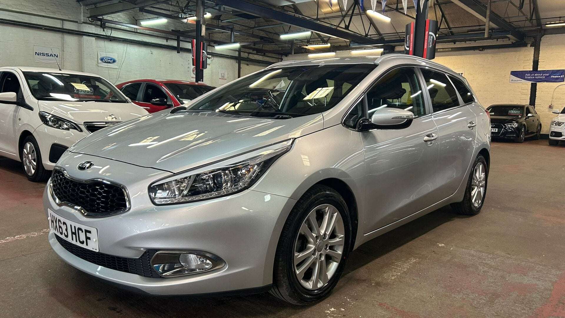 A 2013 KIA CEED CRDI 3 ECODYNAMICS A 2013 KIA CEED CRDI 3 ECODYNAMICS