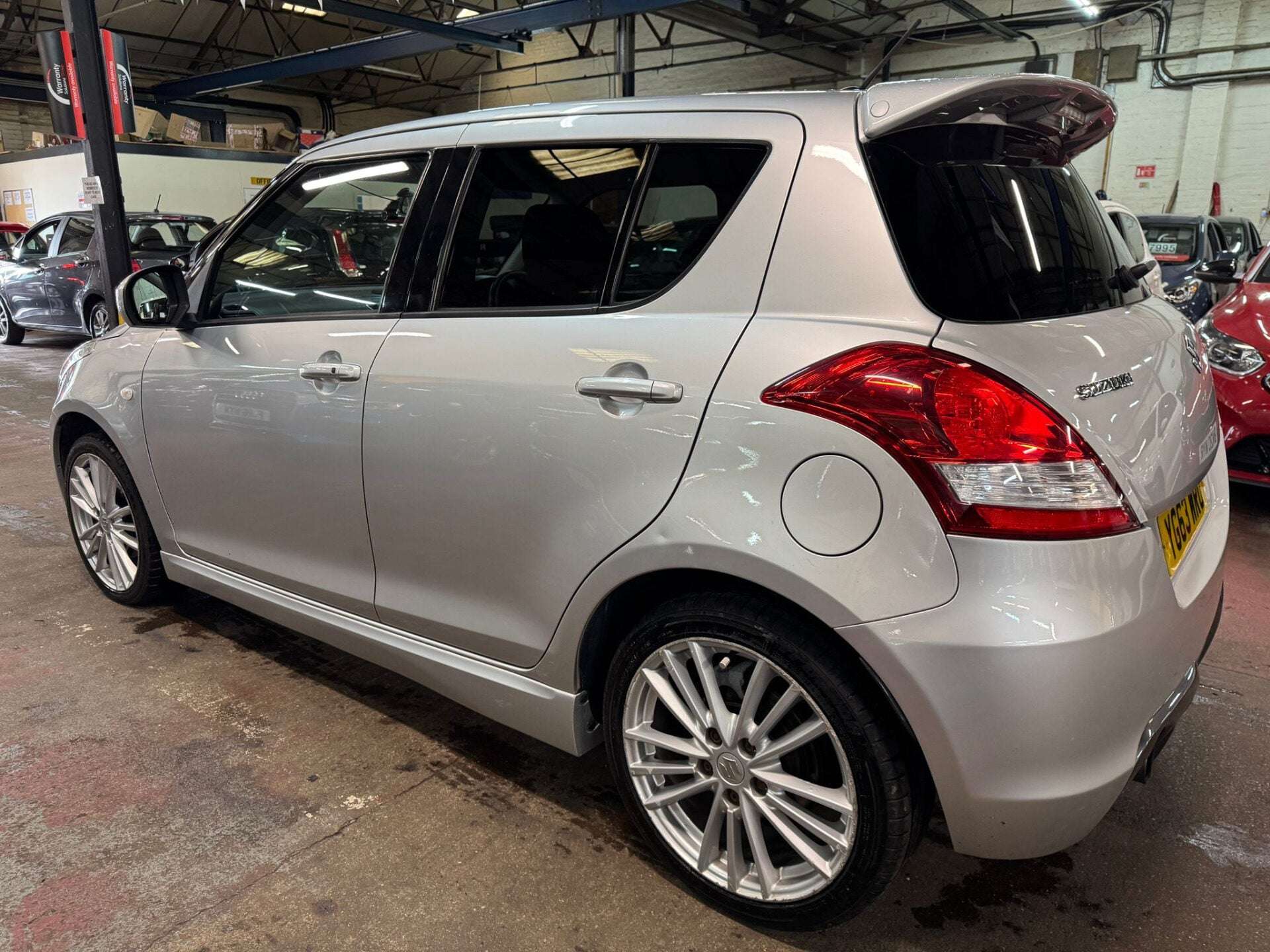 A 2013 SUZUKI SWIFT SPORT A 2013 SUZUKI SWIFT SPORT