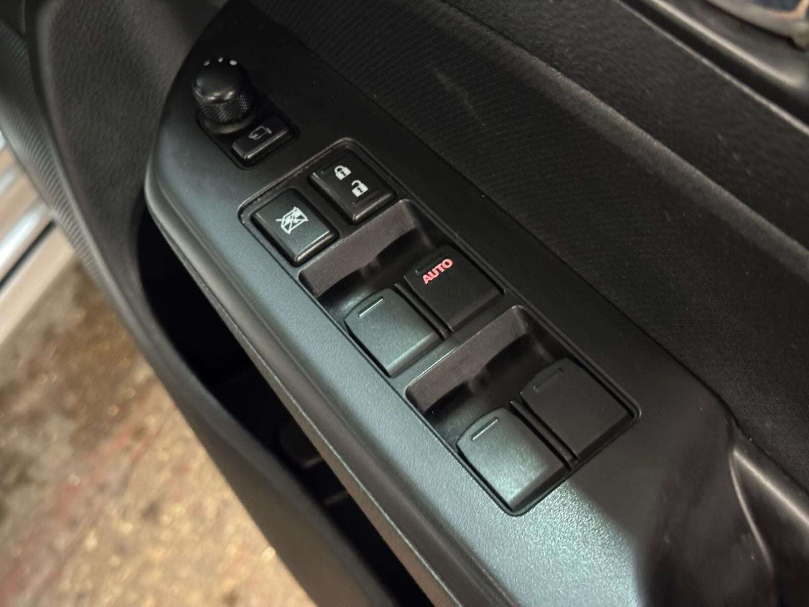 2013 SUZUKI SWIFT 2013 SUZUKI SWIFT