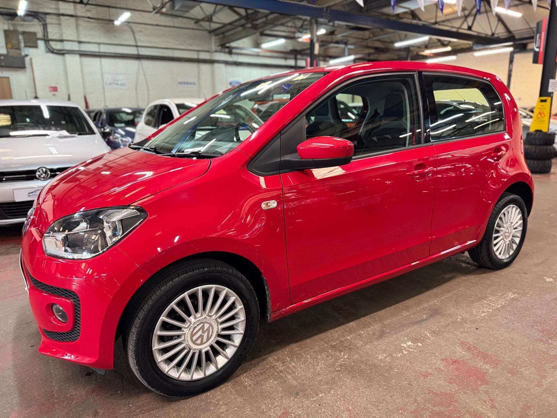 A 2016 VOLKSWAGEN UP HIGH UP A 2016 VOLKSWAGEN UP HIGH UP