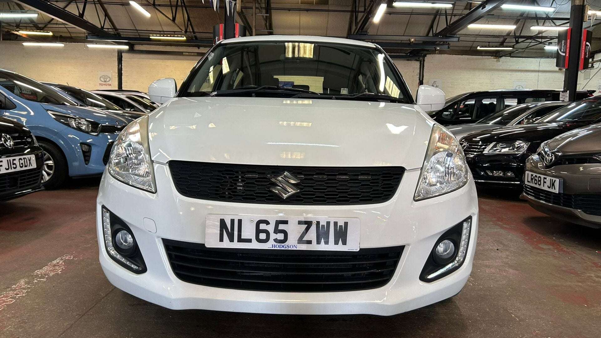 A 2015 SUZUKI SWIFT SZ3 A 2015 SUZUKI SWIFT SZ3