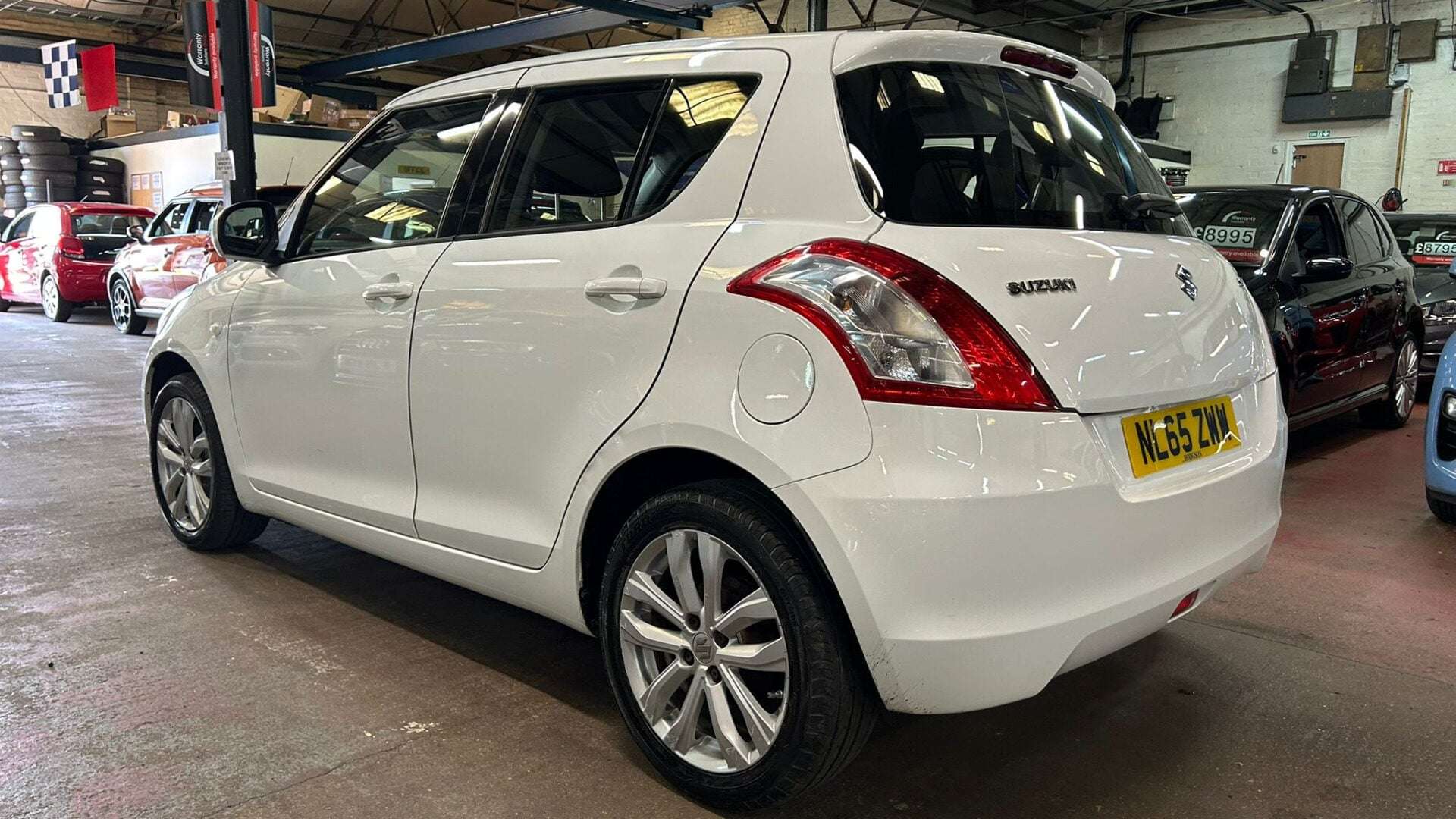 A 2015 SUZUKI SWIFT SZ3 A 2015 SUZUKI SWIFT SZ3