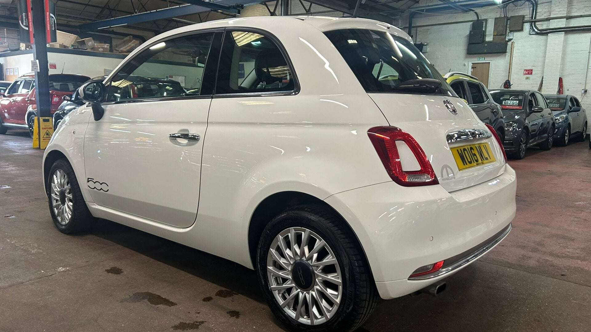 A 2016 FIAT 500 LOUNGE A 2016 FIAT 500 LOUNGE