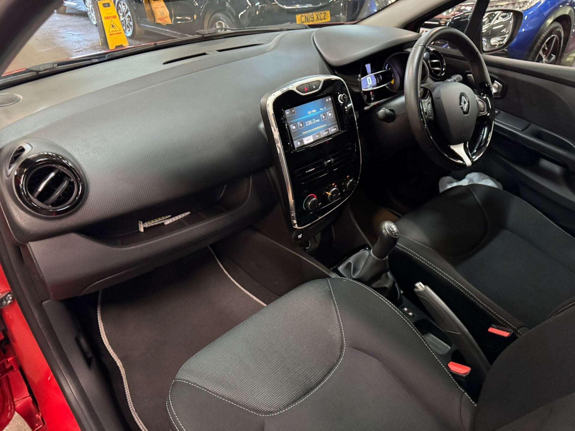 2015 RENAULT CLIO 2015 RENAULT CLIO
