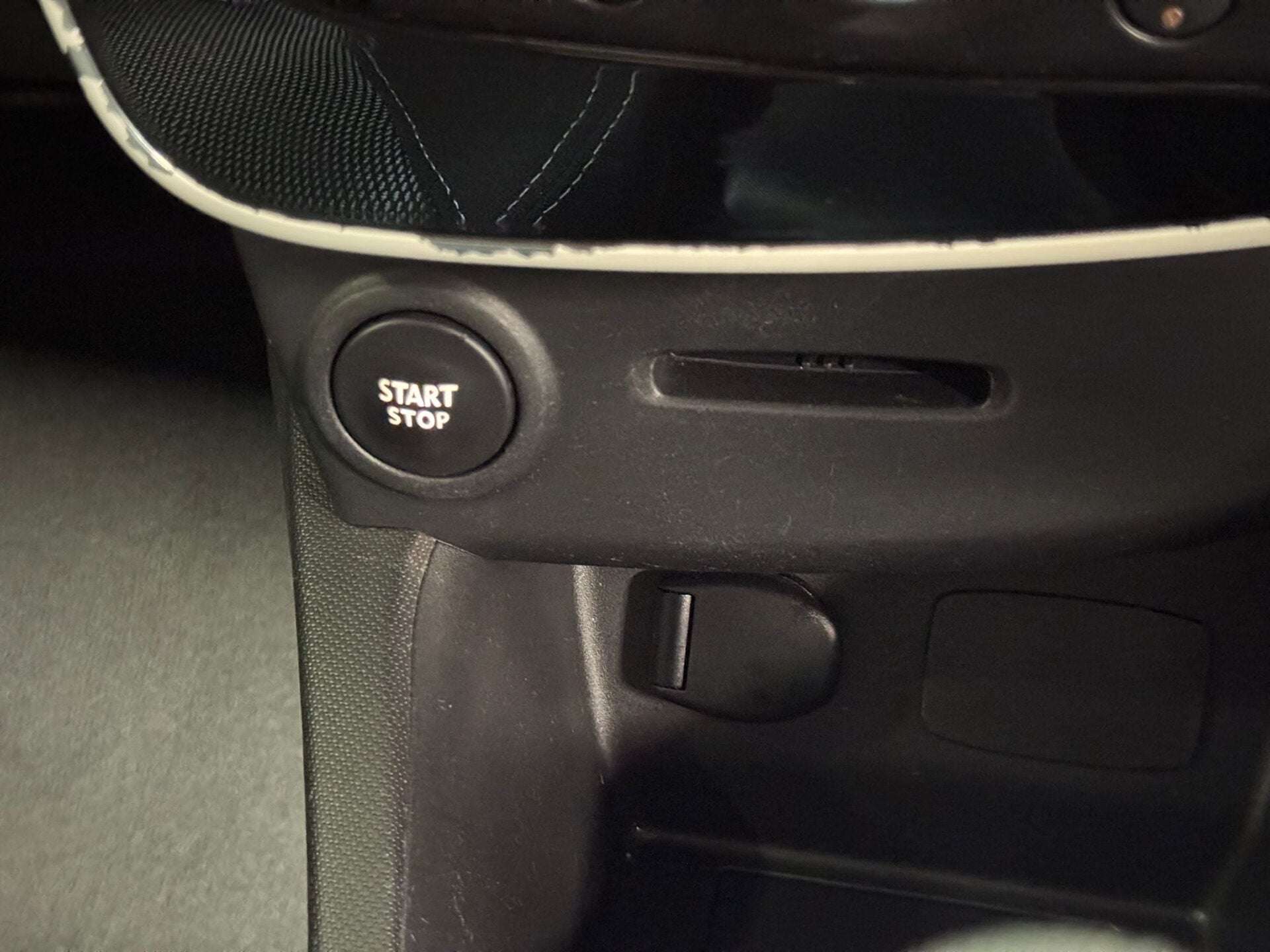 2015 RENAULT CLIO 2015 RENAULT CLIO