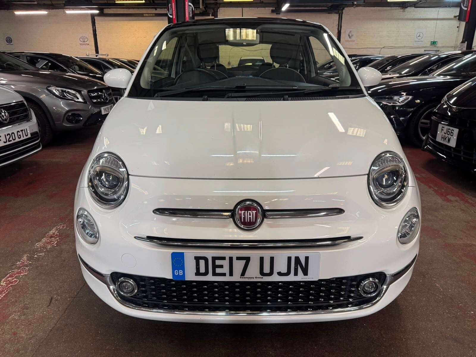 A 2017 FIAT 500 LOUNGE A 2017 FIAT 500 LOUNGE