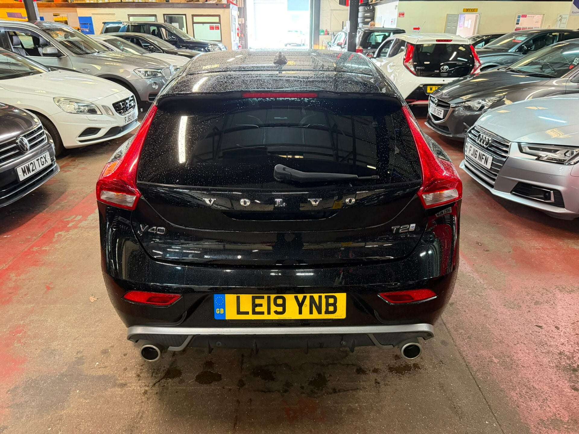2019 VOLVO V40 2019 VOLVO V40