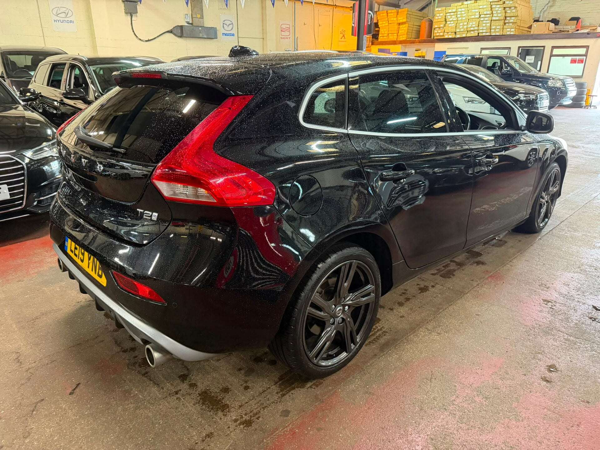 2019 VOLVO V40 2019 VOLVO V40