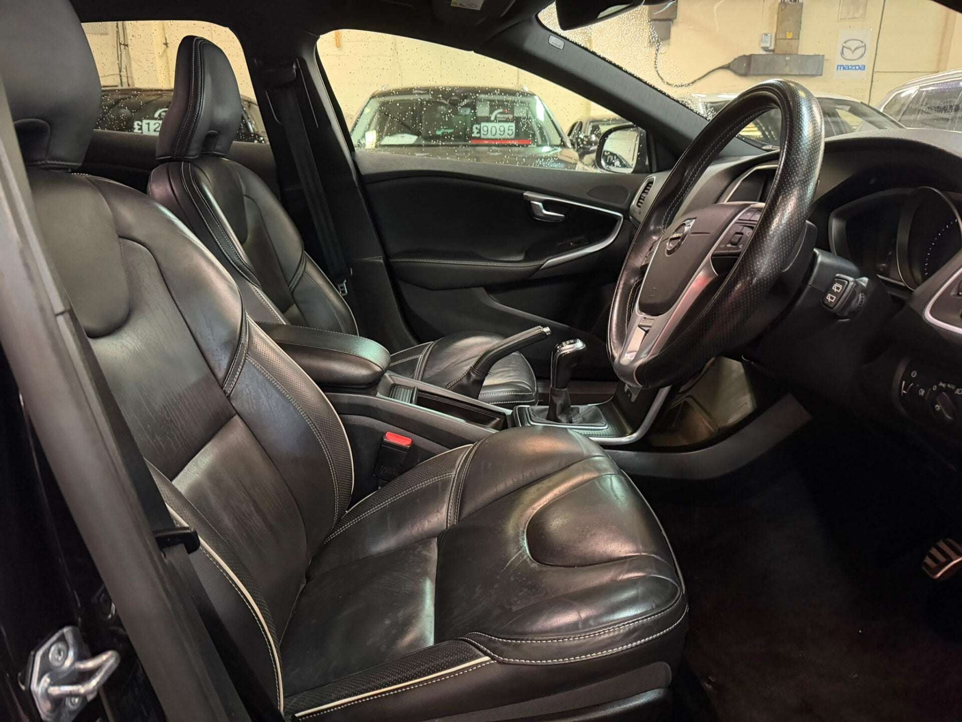 2019 VOLVO V40 2019 VOLVO V40