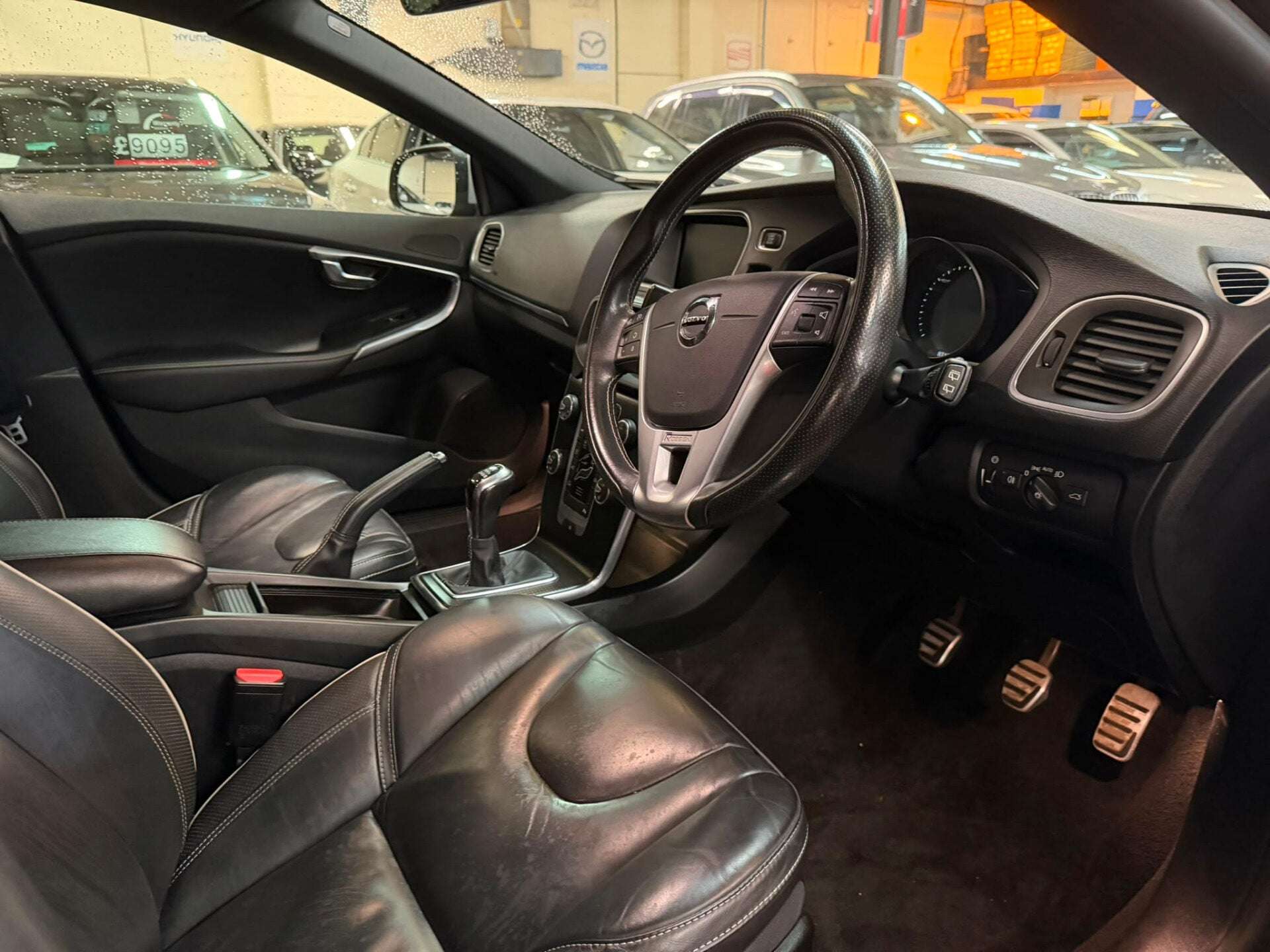 2019 VOLVO V40 2019 VOLVO V40