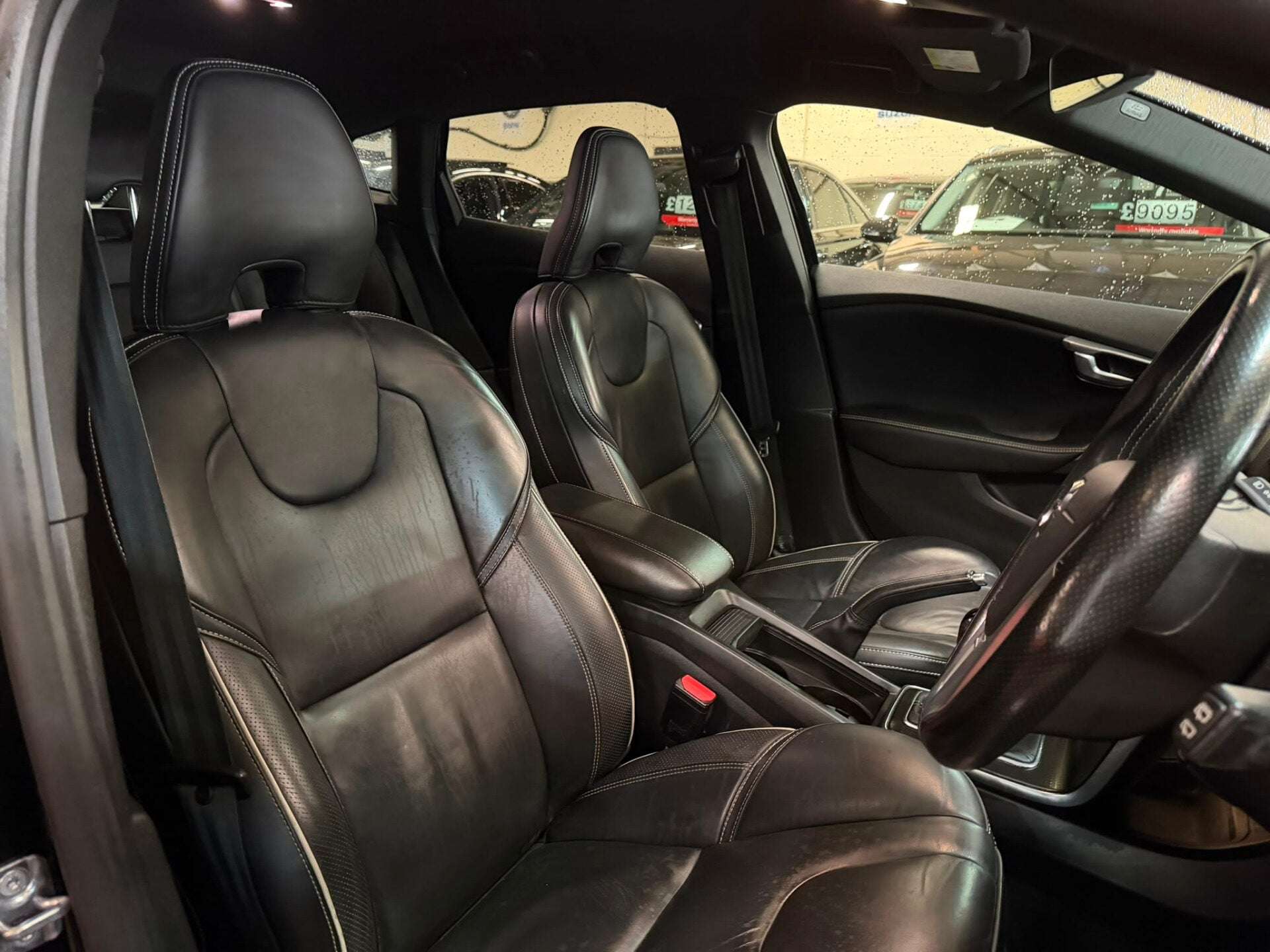 2019 VOLVO V40 2019 VOLVO V40