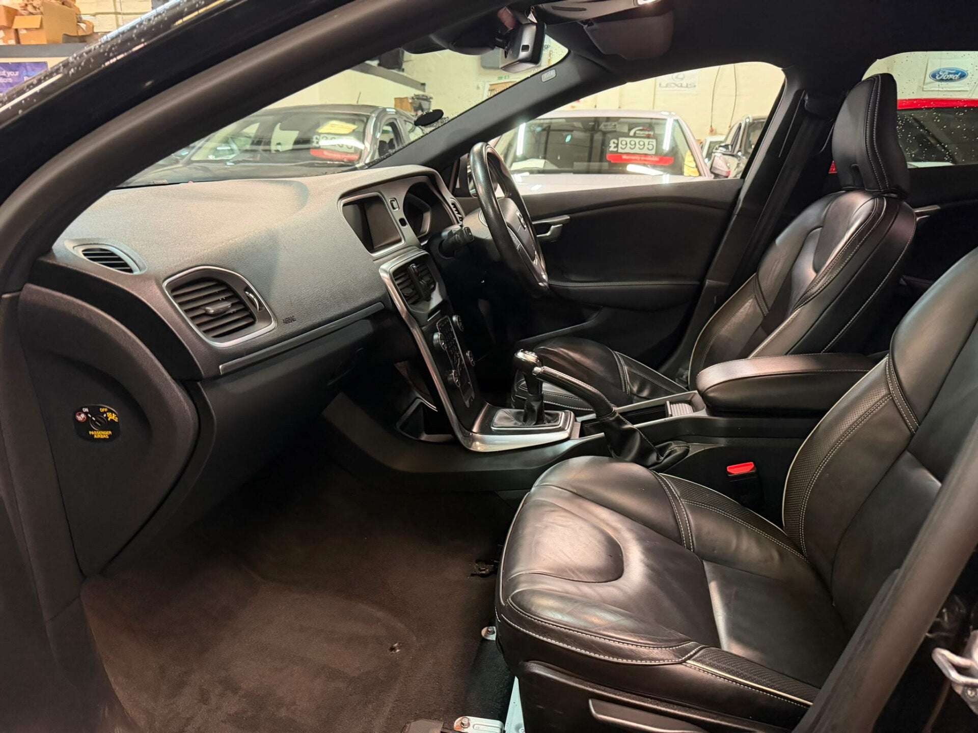 2019 VOLVO V40 2019 VOLVO V40