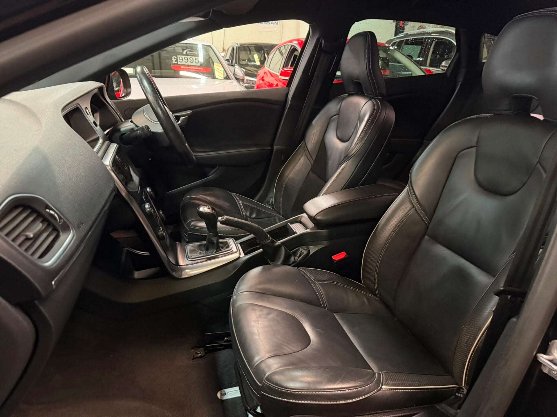 2019 VOLVO V40 2019 VOLVO V40