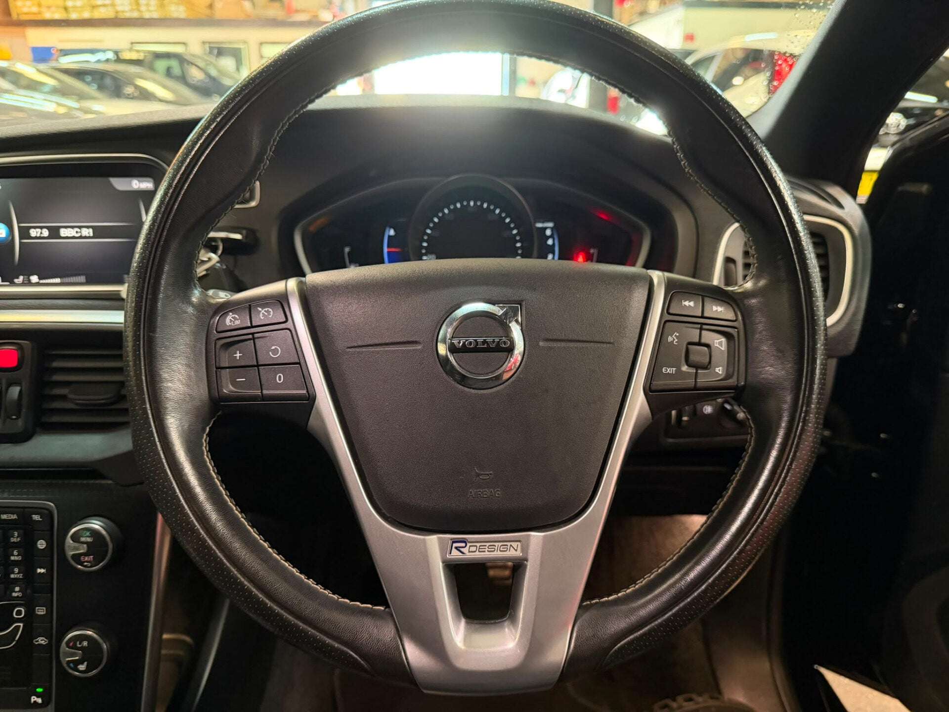 2019 VOLVO V40 2019 VOLVO V40