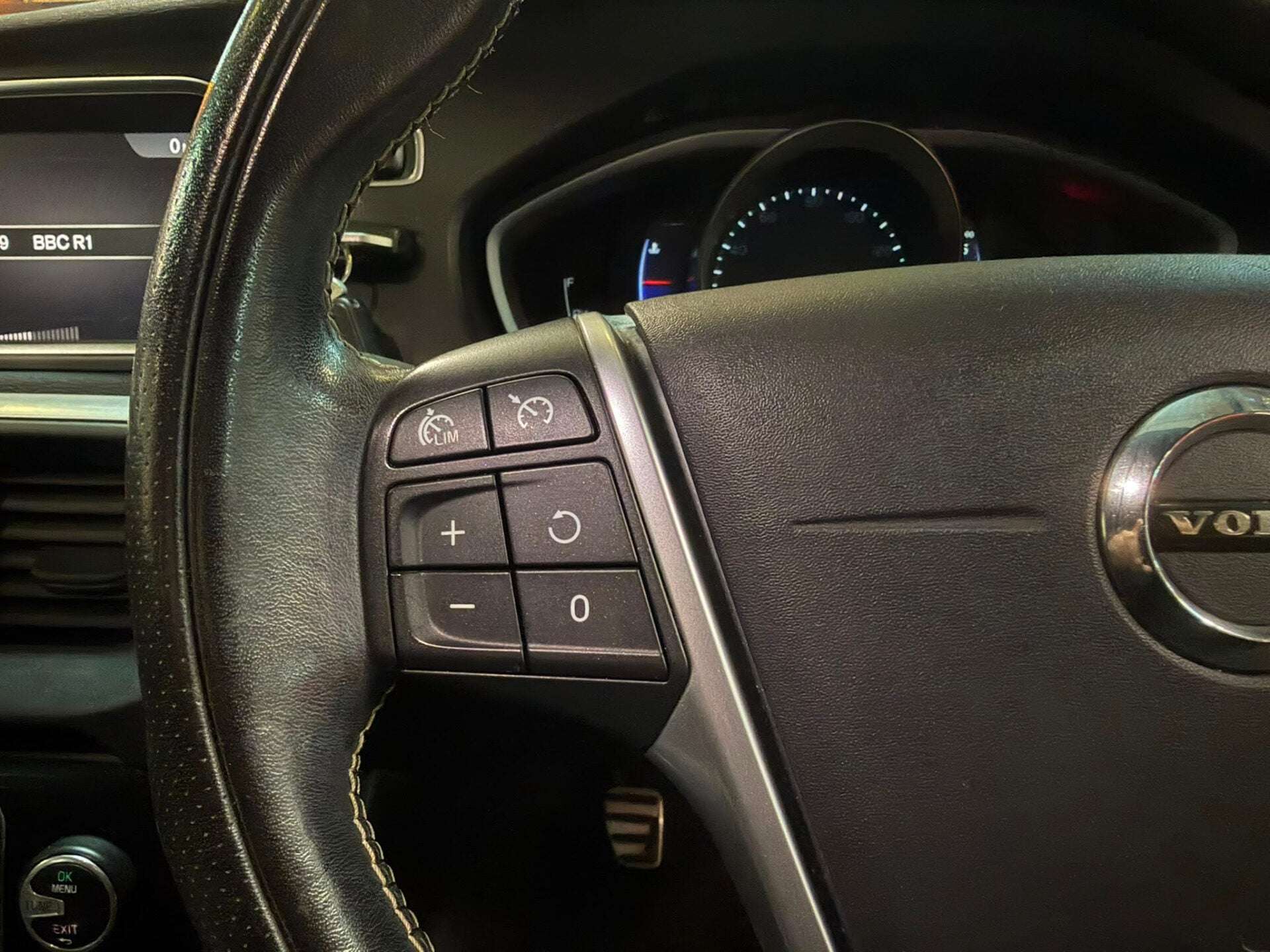 2019 VOLVO V40 2019 VOLVO V40