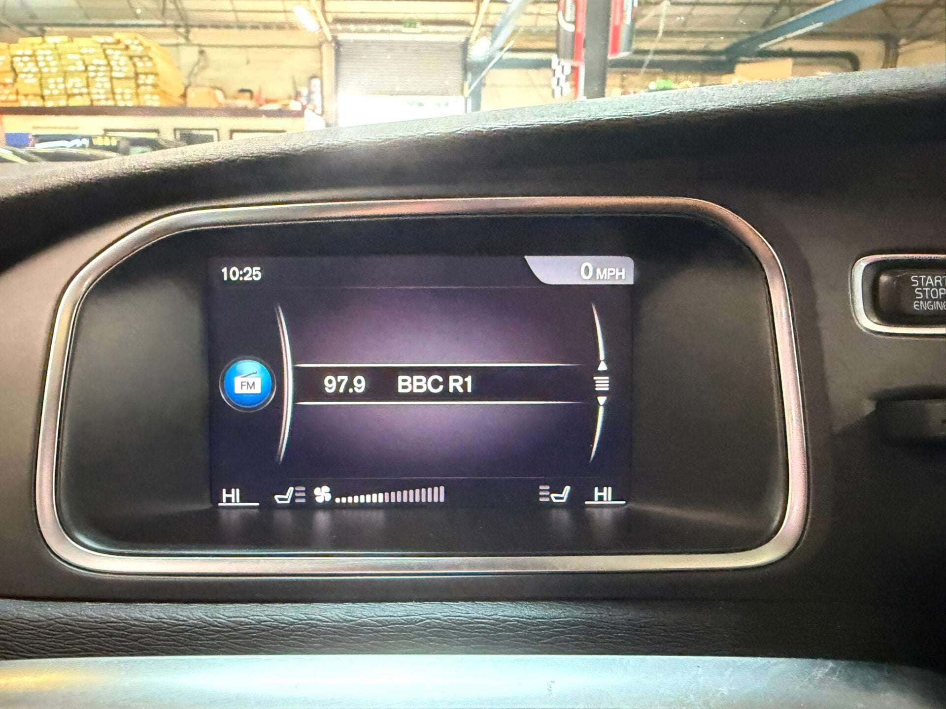 2019 VOLVO V40 2019 VOLVO V40