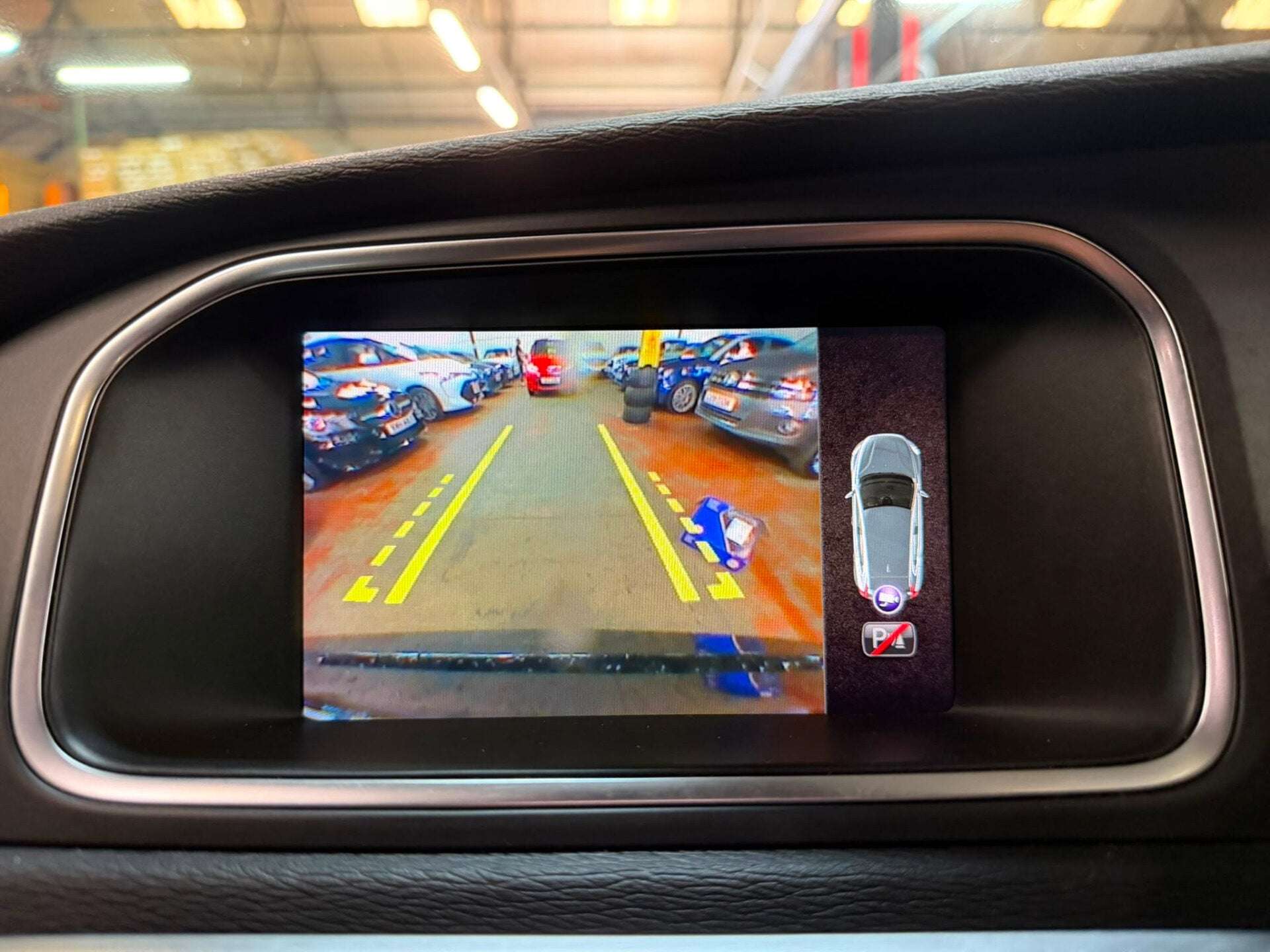 2019 VOLVO V40 2019 VOLVO V40