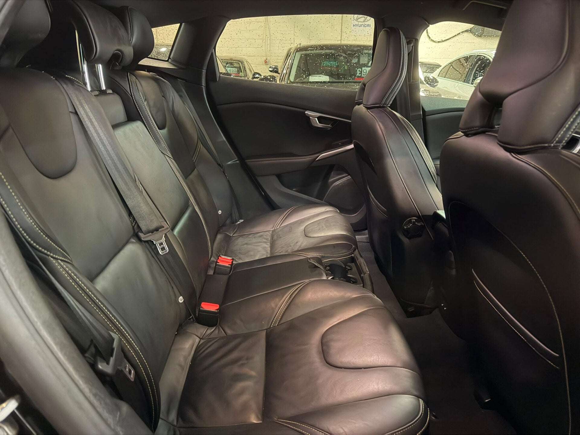 2019 VOLVO V40 2019 VOLVO V40