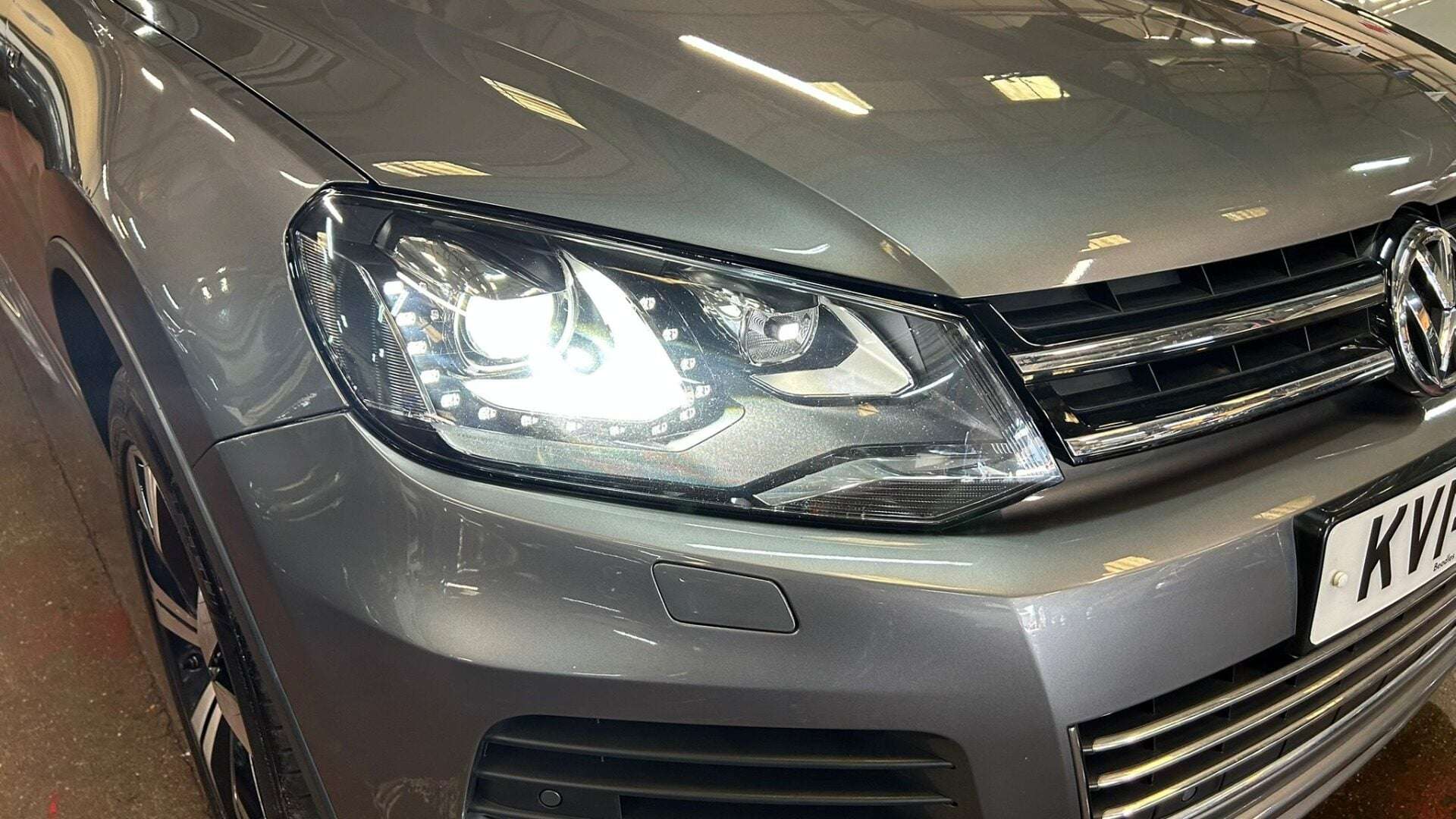 A 2014 VOLKSWAGEN TOUAREG V6 R-LINE TDI BLUEMOTION TECHNOLOGY A 2014 VOLKSWAGEN TOUAREG V6 R-LINE TDI BLUEMOTION TECHNOLOGY