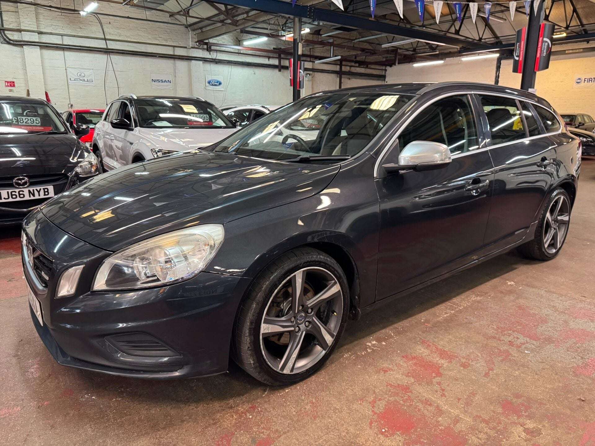 A 2012 VOLVO V60 DRIVE R-DESIGN S/S A 2012 VOLVO V60 DRIVE R-DESIGN S/S
