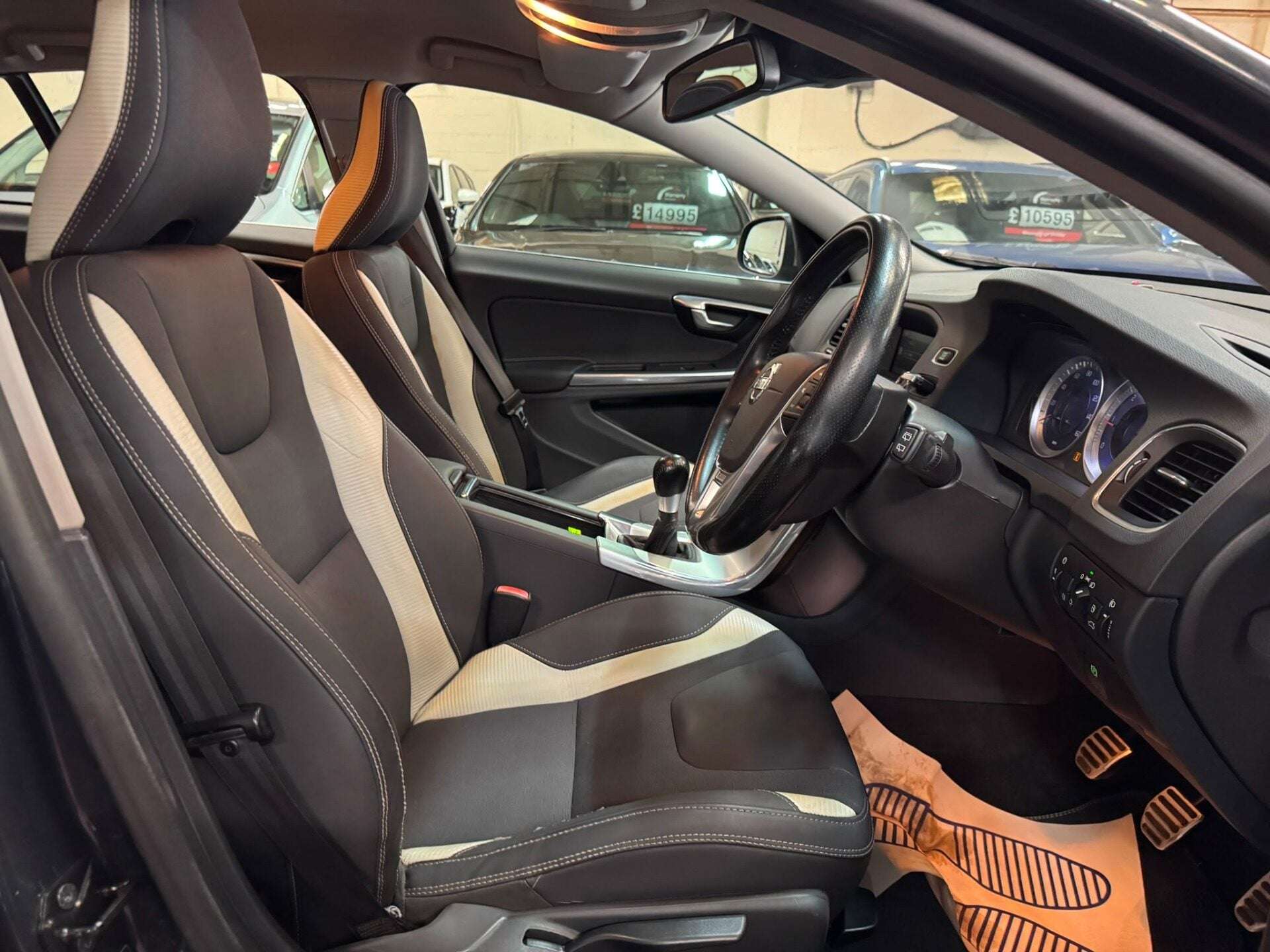 2012 VOLVO V60 2012 VOLVO V60