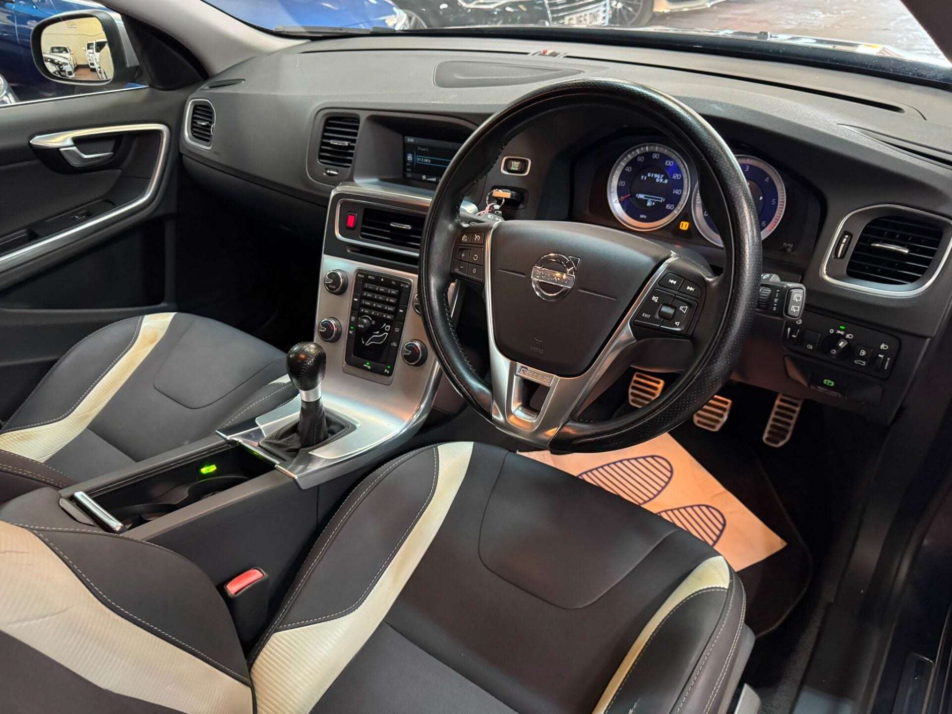 2012 VOLVO V60 2012 VOLVO V60