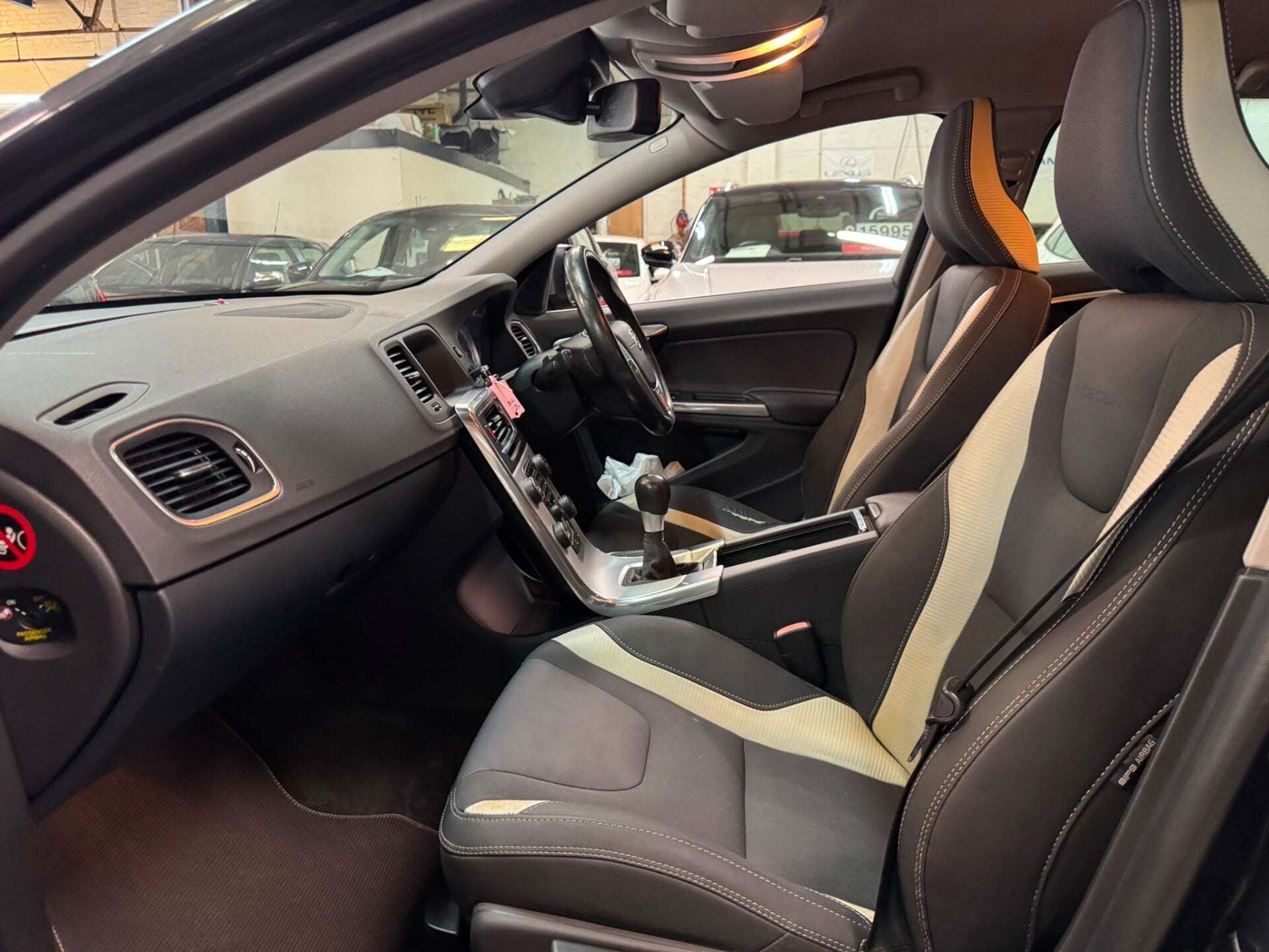 2012 VOLVO V60 2012 VOLVO V60