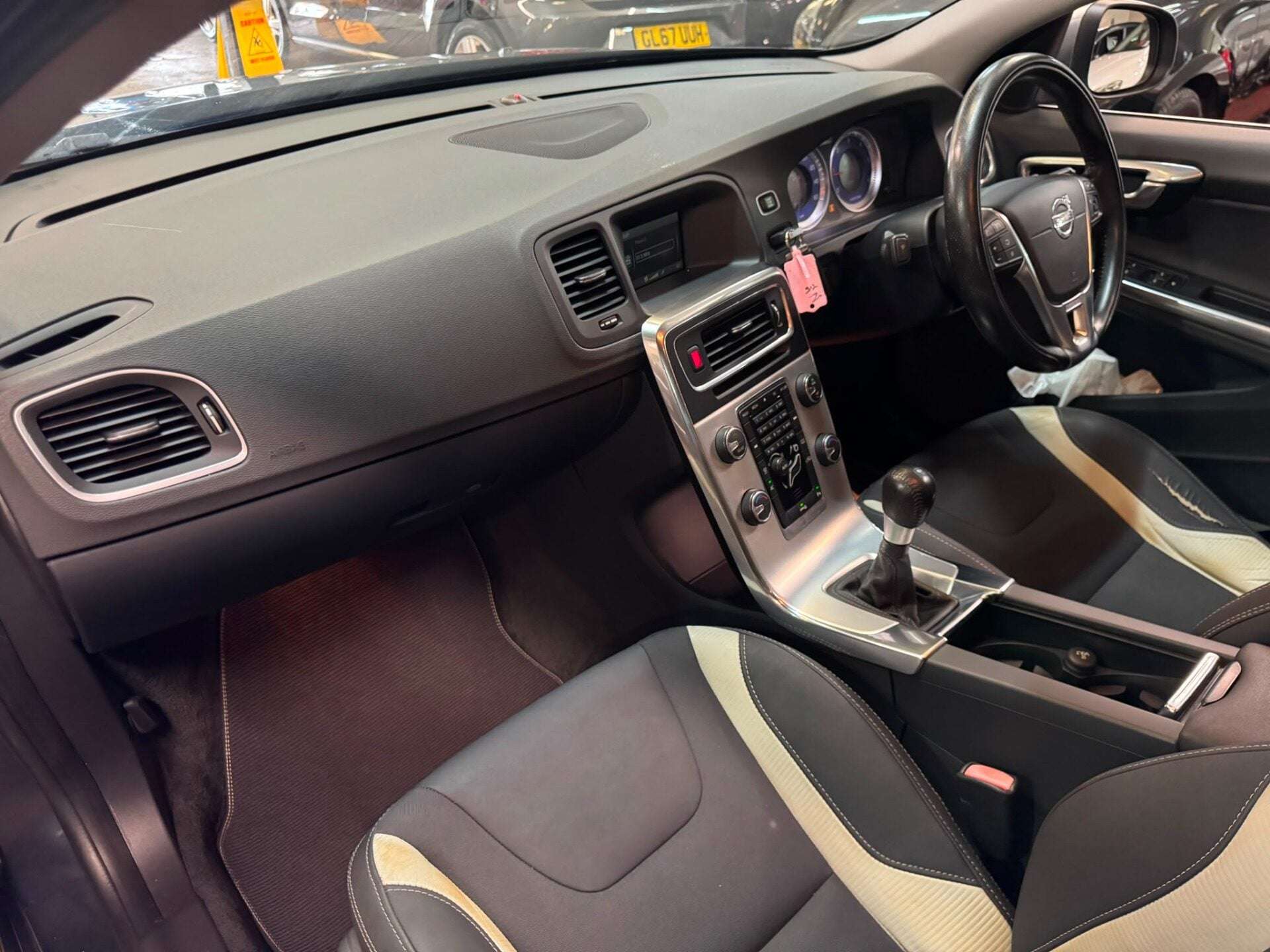 2012 VOLVO V60 2012 VOLVO V60