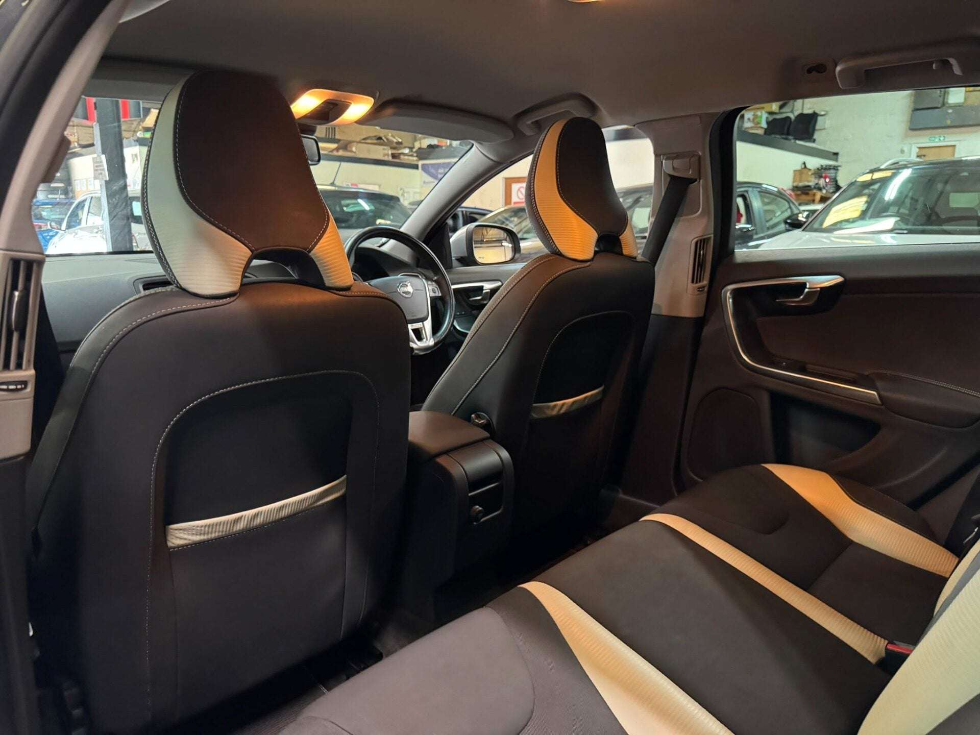 2012 VOLVO V60 2012 VOLVO V60