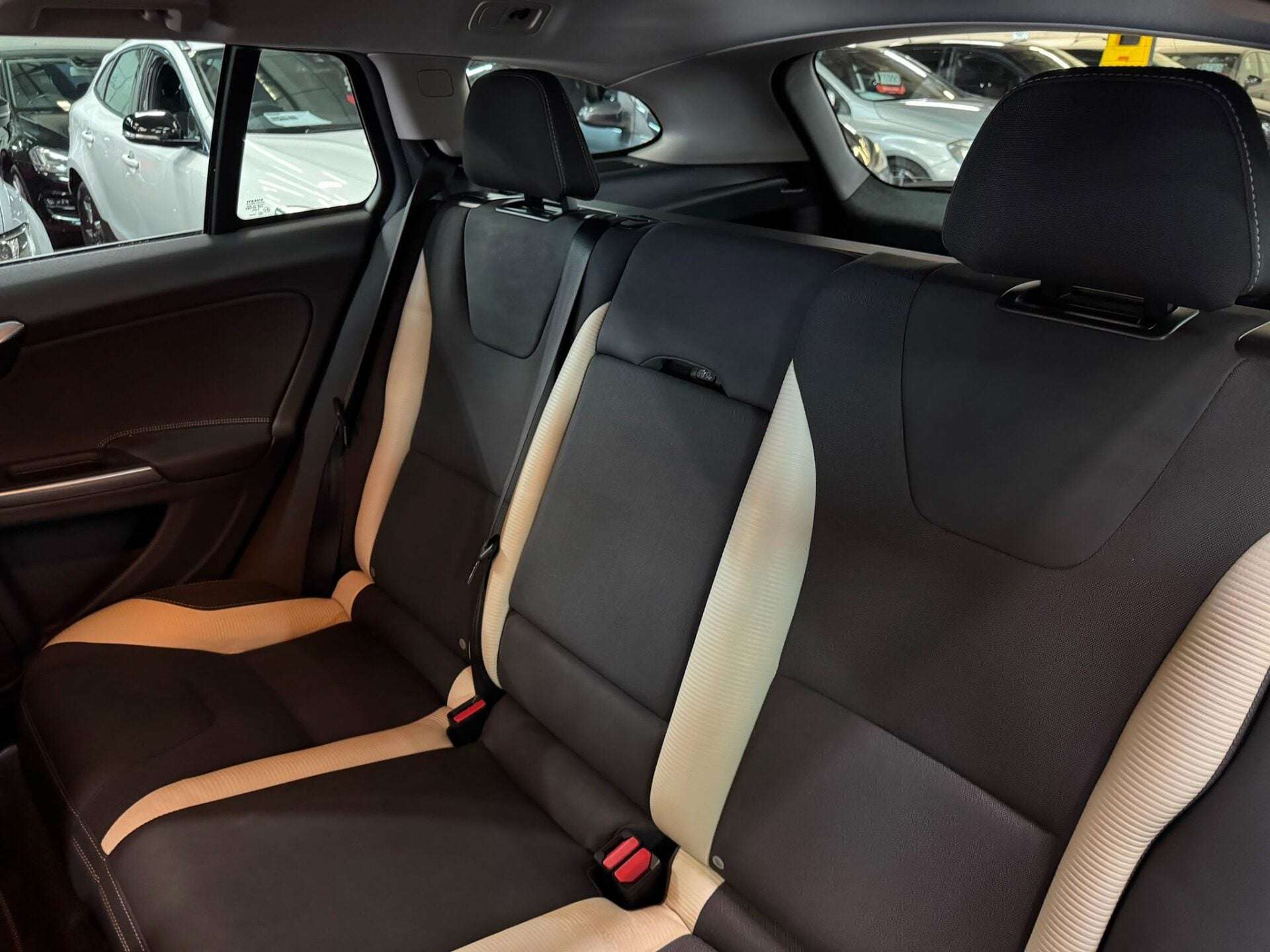 2012 VOLVO V60 2012 VOLVO V60