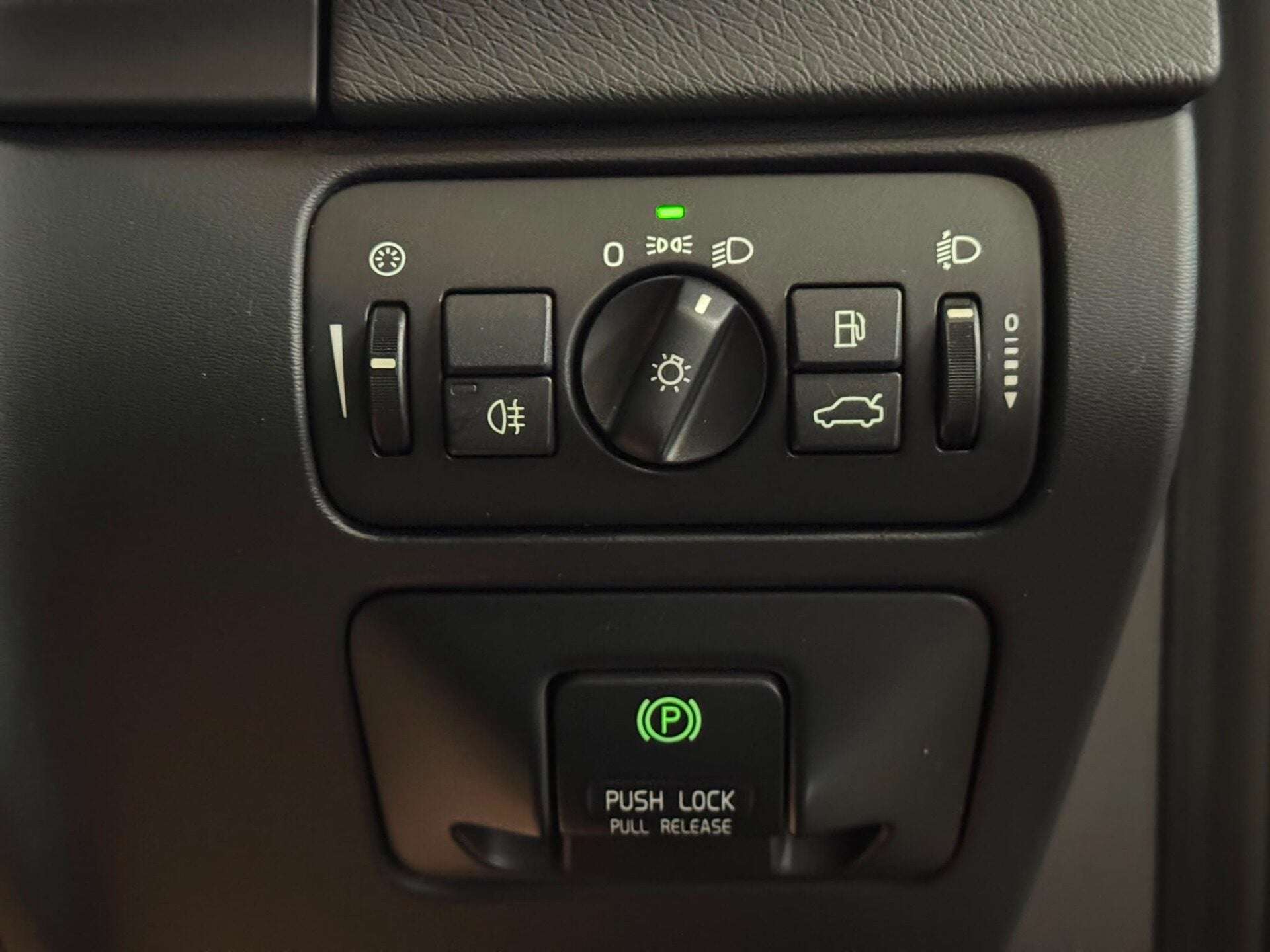 2012 VOLVO V60 2012 VOLVO V60