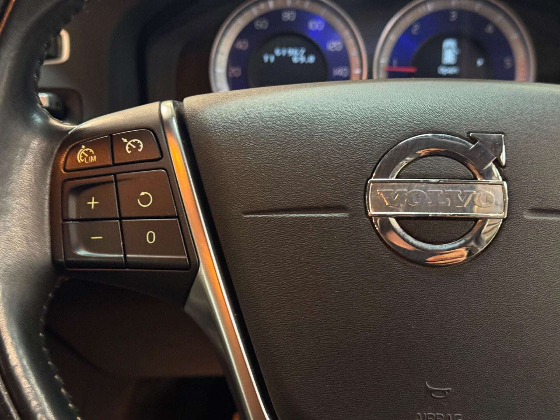 2012 VOLVO V60 2012 VOLVO V60