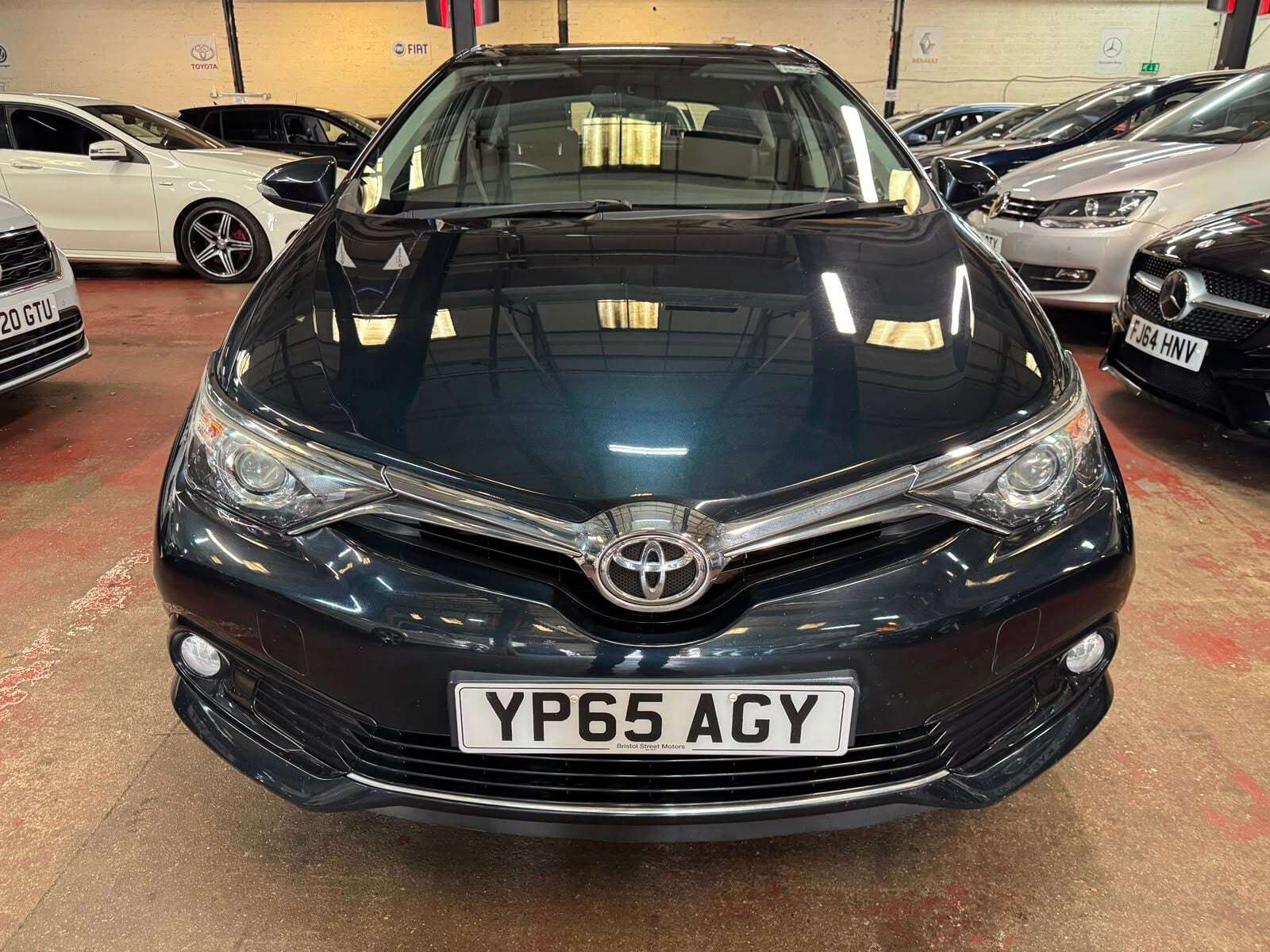 A 2015 TOYOTA AURIS VVT-I BUSINESS EDITION A 2015 TOYOTA AURIS VVT-I BUSINESS EDITION